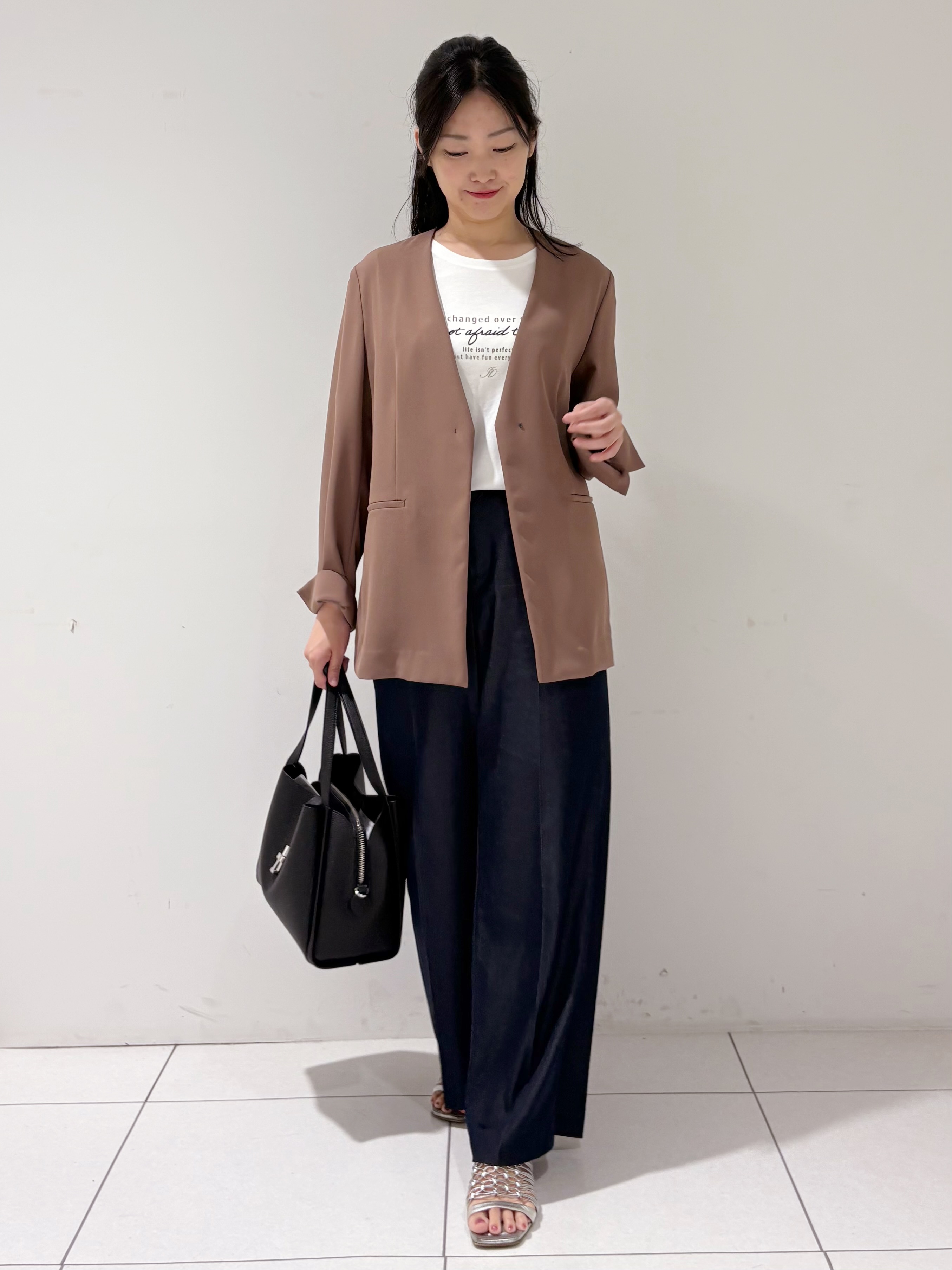 momokoさんの「INDIVI｜【接触冷感／透湿／着る日傘】ノーカラージャケット」を使ったコーディネート