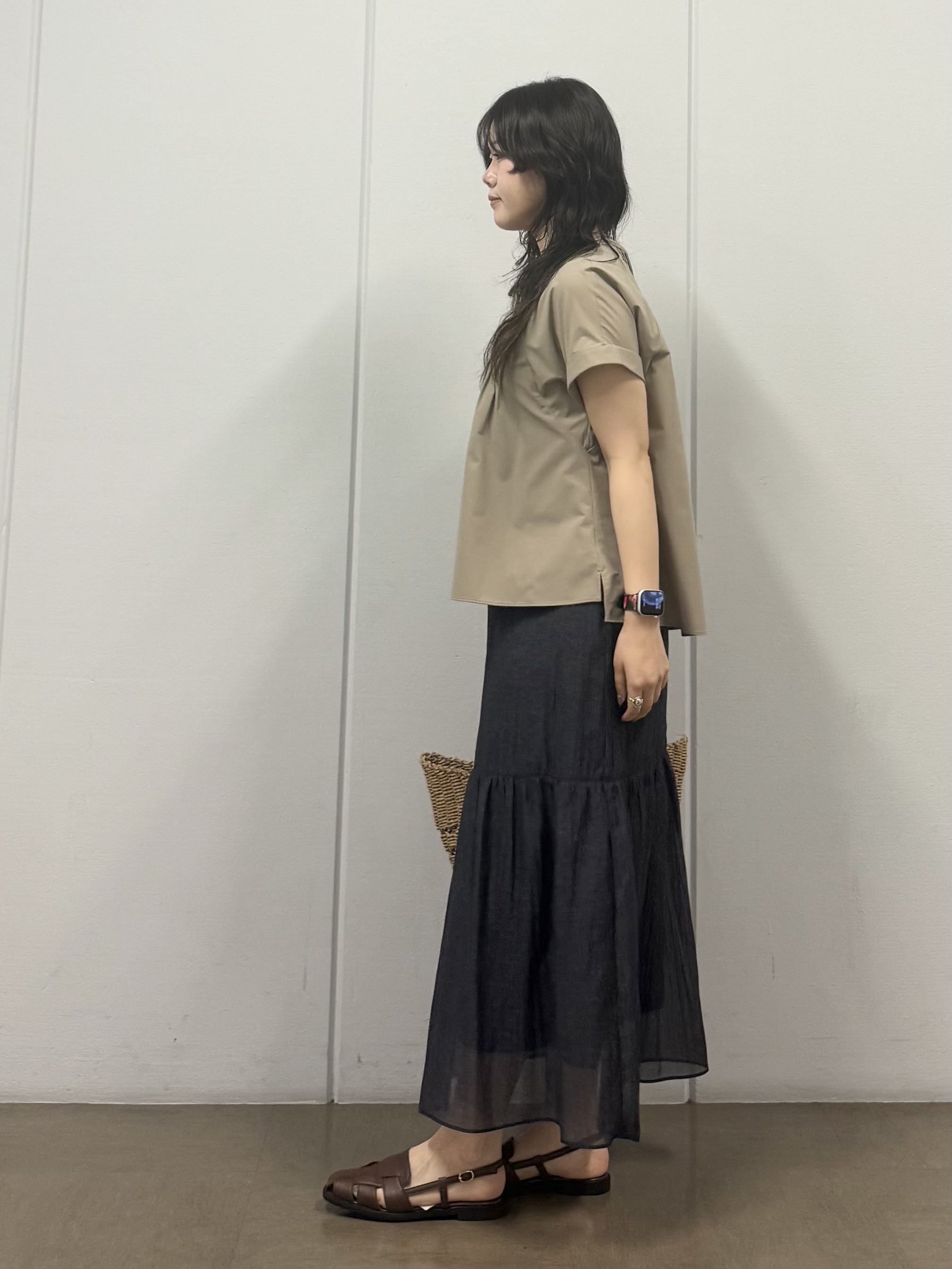 mizukiさんの「INDIVI｜【撥水／UVケア／SETUP可能】軽量タックスキッパーブラウス」を使ったコーディネート
