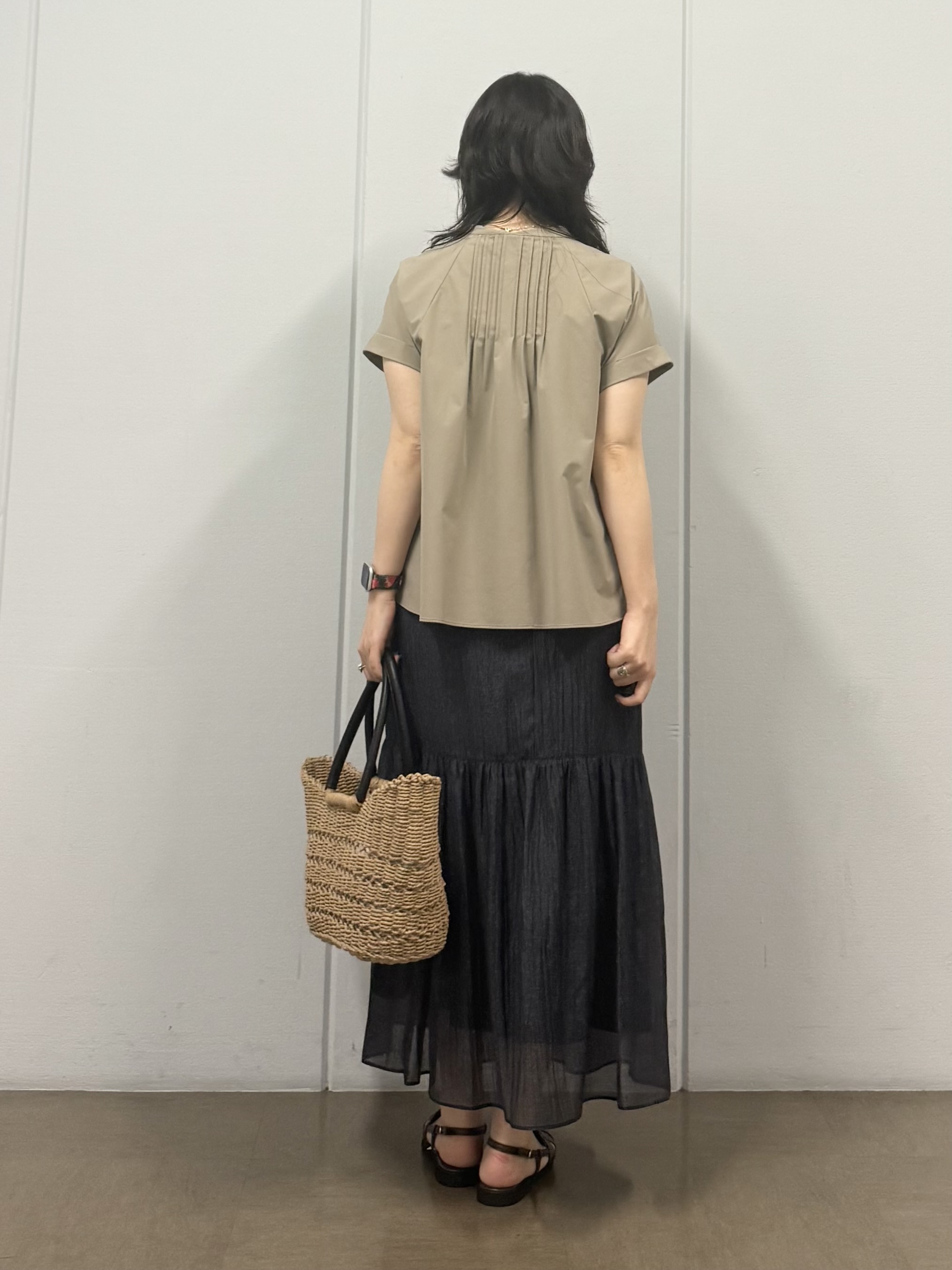 mizukiさんの「INDIVI｜【撥水／UVケア／SETUP可能】軽量タックスキッパーブラウス」を使ったコーディネート