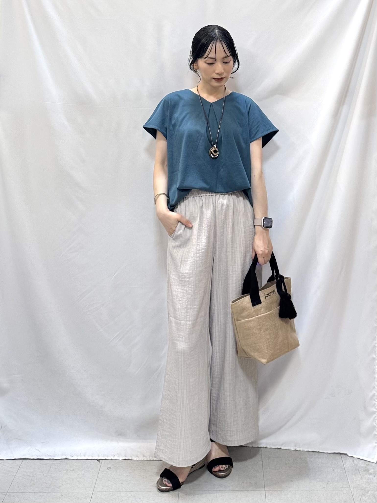 𝐇𝐢𝐫𝐨𝐦𝐢さんの「SHOO･LA･RUE｜【洗濯機可/選べる5色】ウエスト総ゴムでらくちん シボシボイージーワイドパンツ」を使ったコーディネート