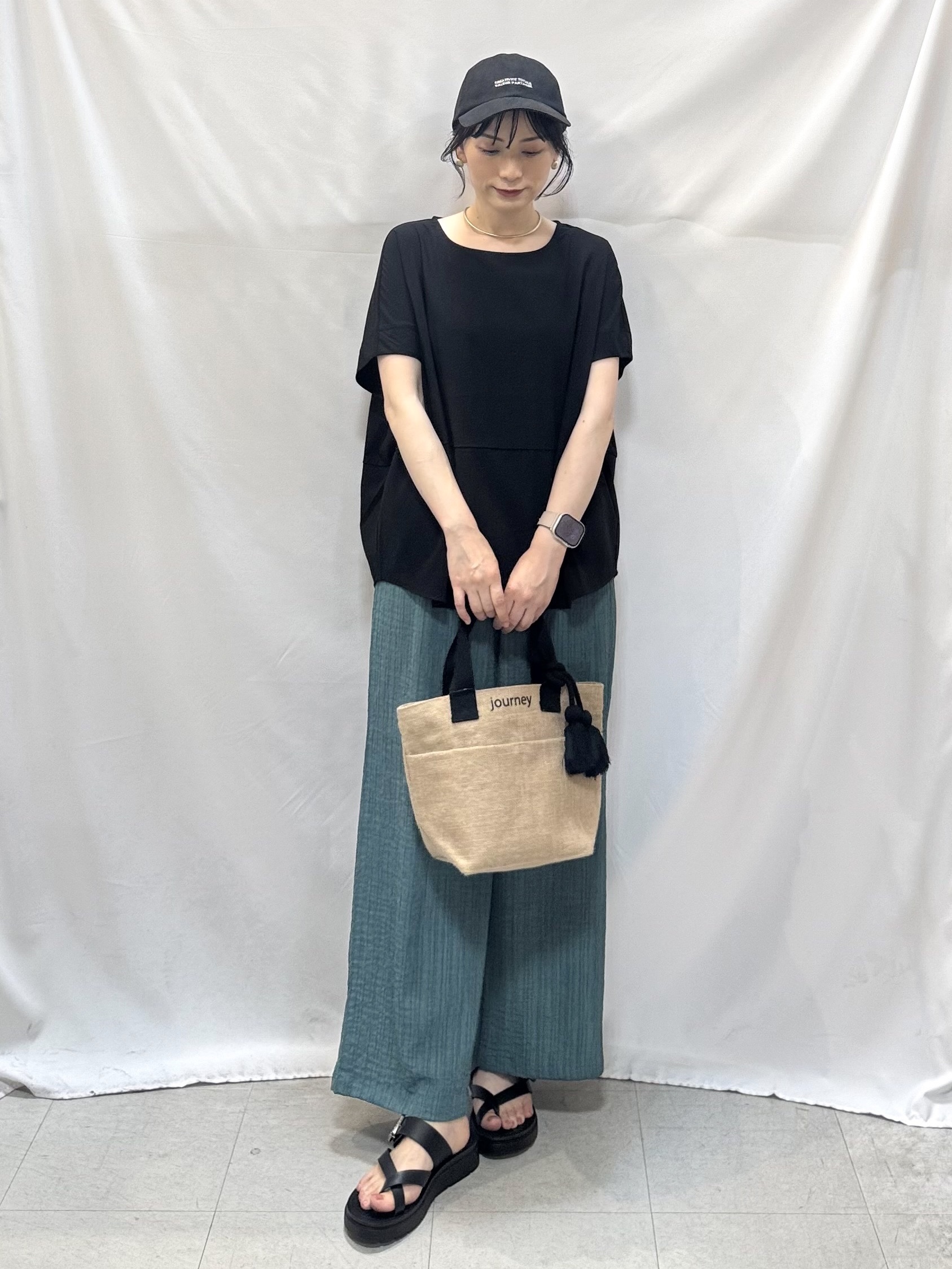 𝐇𝐢𝐫𝐨𝐦𝐢さんの「SHOO･LA･RUE｜【洗濯機可/セットアップ可】軽凛(かろりん) シンプル上品 ひんやり切替コクーントップス」を使ったコーディネート