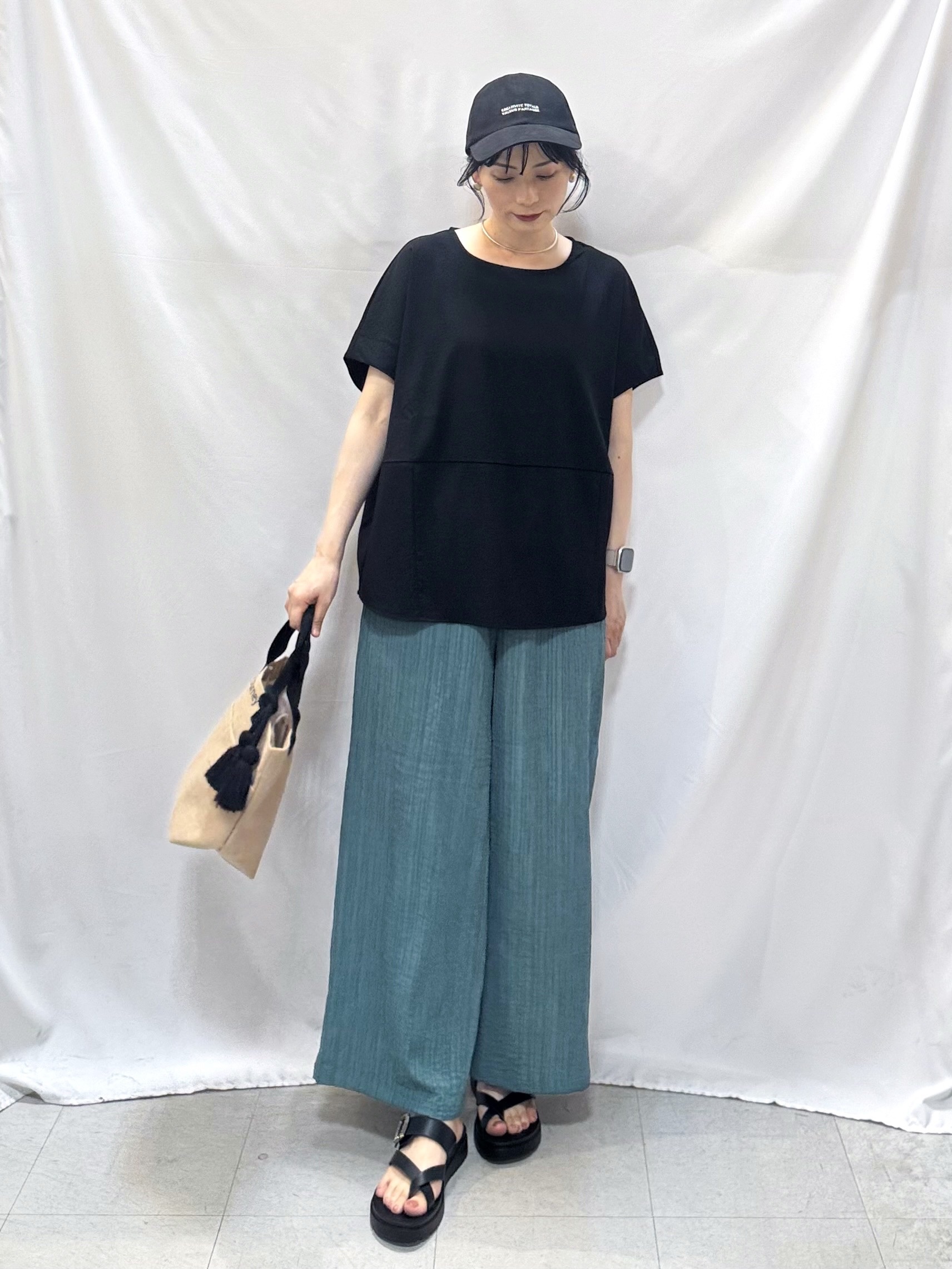 𝐇𝐢𝐫𝐨𝐦𝐢さんの「SHOO･LA･RUE｜【洗濯機可/セットアップ可】軽凛(かろりん) シンプル上品 ひんやり切替コクーントップス」を使ったコーディネート
