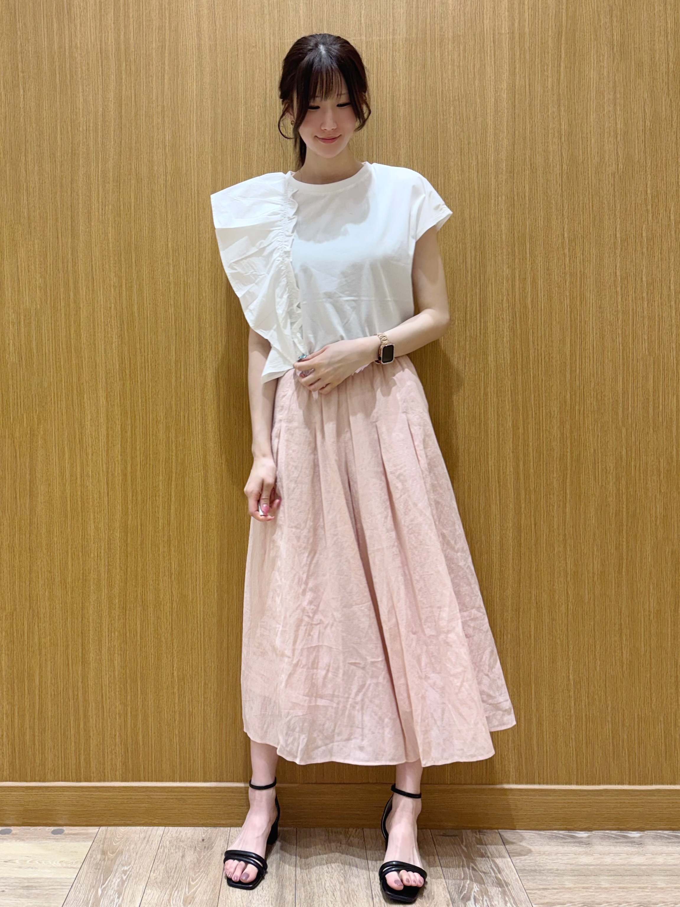 memeさんの「OPAQUE.CLIP｜【UVケア／接触冷感】アシメフリルドッキングカットソー《洗濯機OK》」を使ったコーディネート
