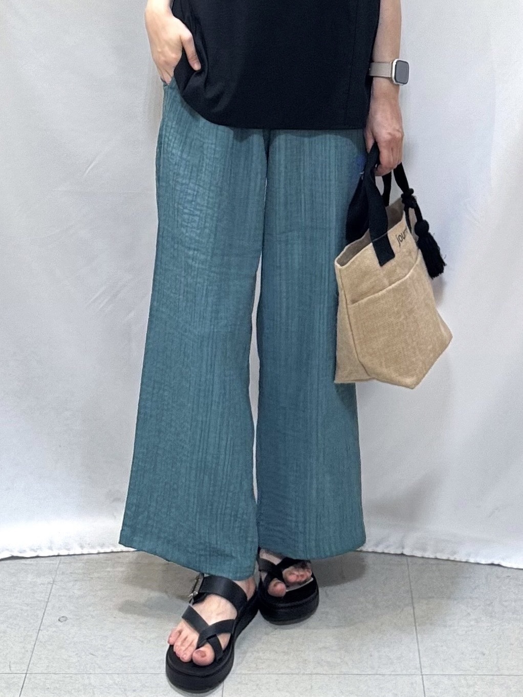 𝐇𝐢𝐫𝐨𝐦𝐢さんの「SHOO･LA･RUE｜【洗濯機可/セットアップ可】軽凛(かろりん) シンプル上品 ひんやり切替コクーントップス」を使ったコーディネート