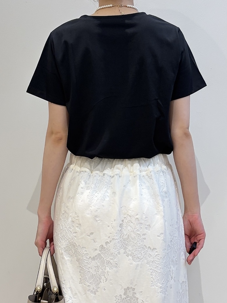 MOMOさんの「index｜【接触冷感／UVケア】裾レースロゴTシャツ《洗濯機OK》」を使ったコーディネート