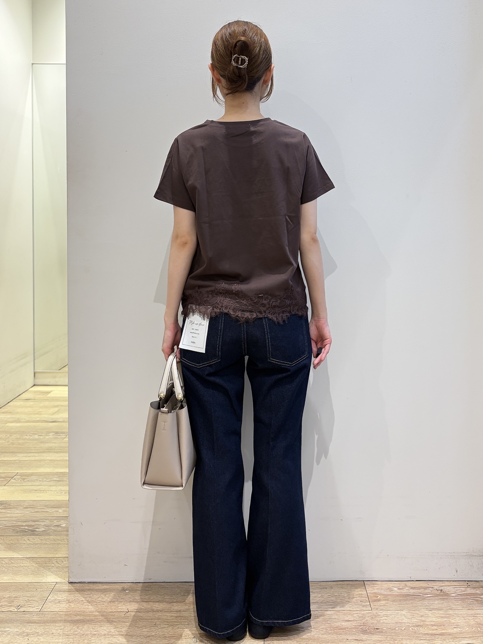 MOMOさんの「index｜【接触冷感／UVケア】裾レースロゴTシャツ《洗濯機OK／S-3L》」を使ったコーディネート