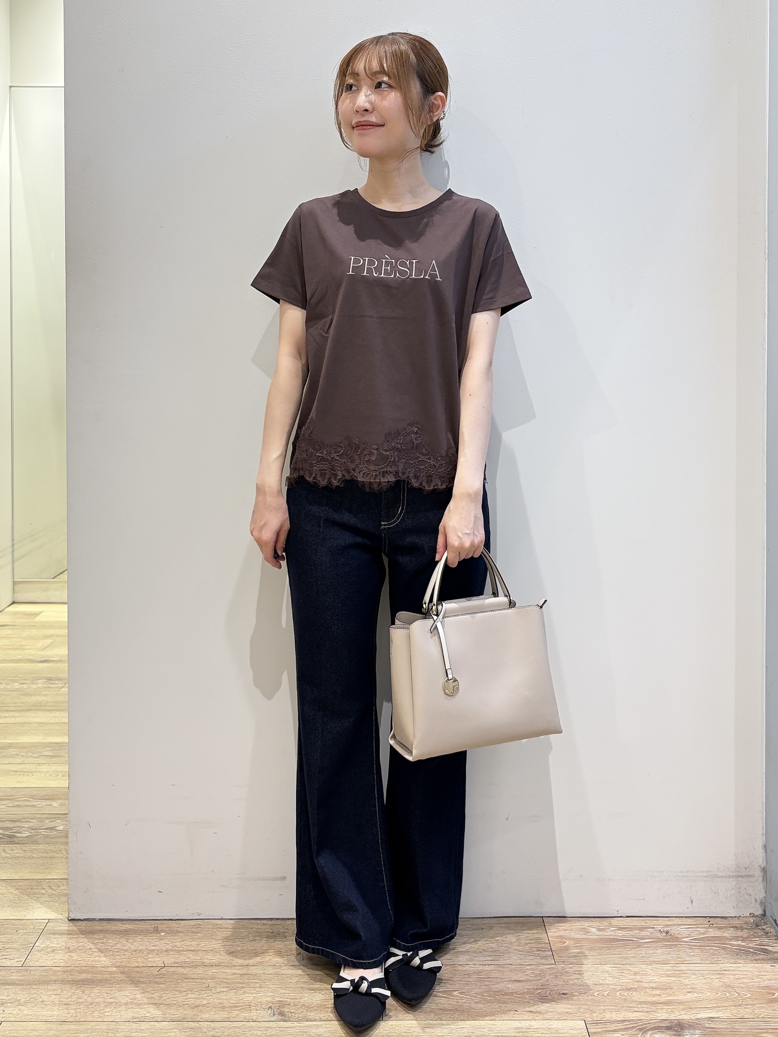 MOMOさんの「index｜【接触冷感／UVケア】裾レースロゴTシャツ《洗濯機OK／S-3L》」を使ったコーディネート
