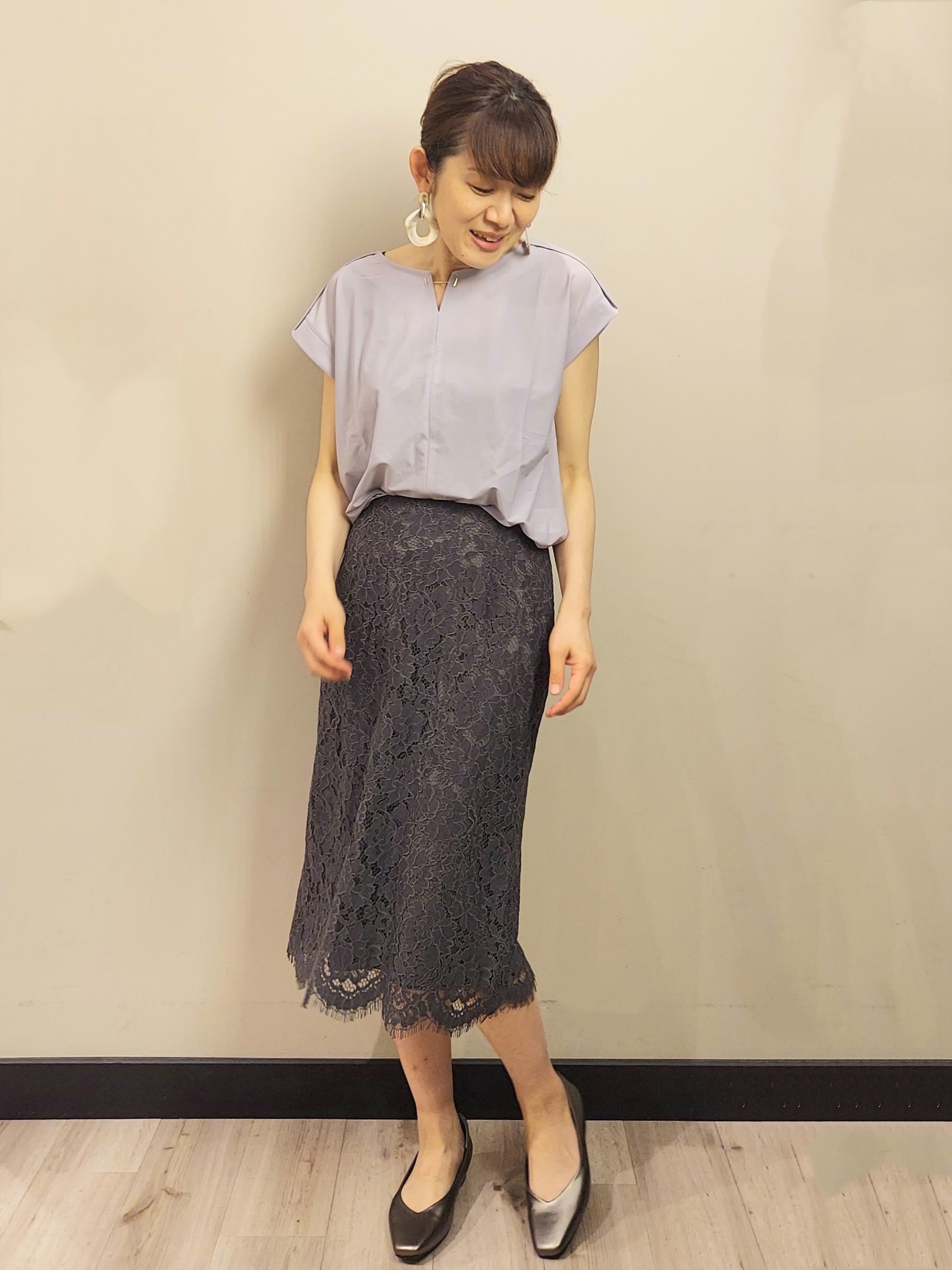 MAKIさんの「index｜【接触冷感】ひんやりキーネックフレンチトップス《洗濯機OK》」を使ったコーディネート