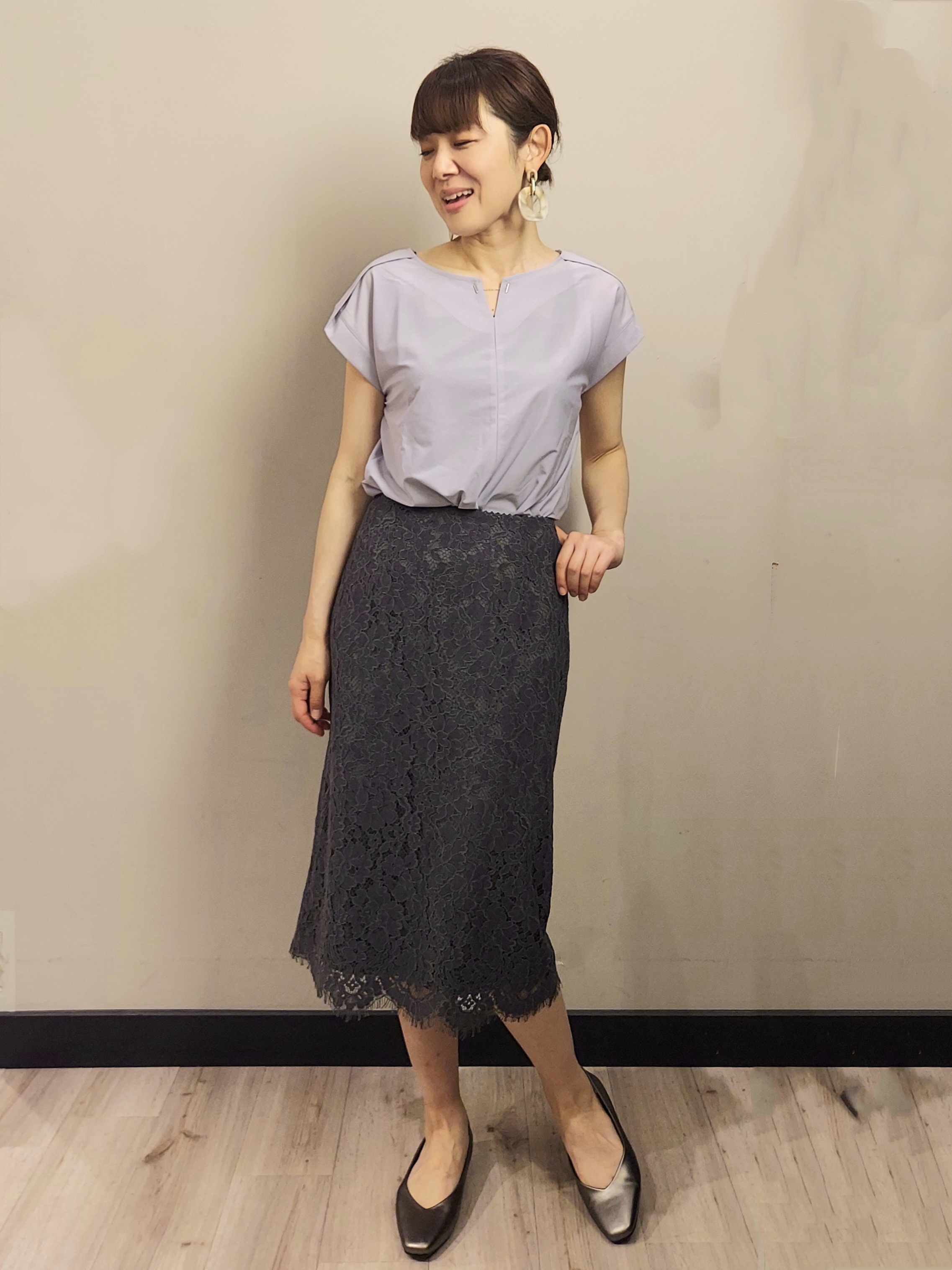 MAKIさんの「index｜【接触冷感】ひんやりキーネックフレンチトップス《洗濯機OK》」を使ったコーディネート