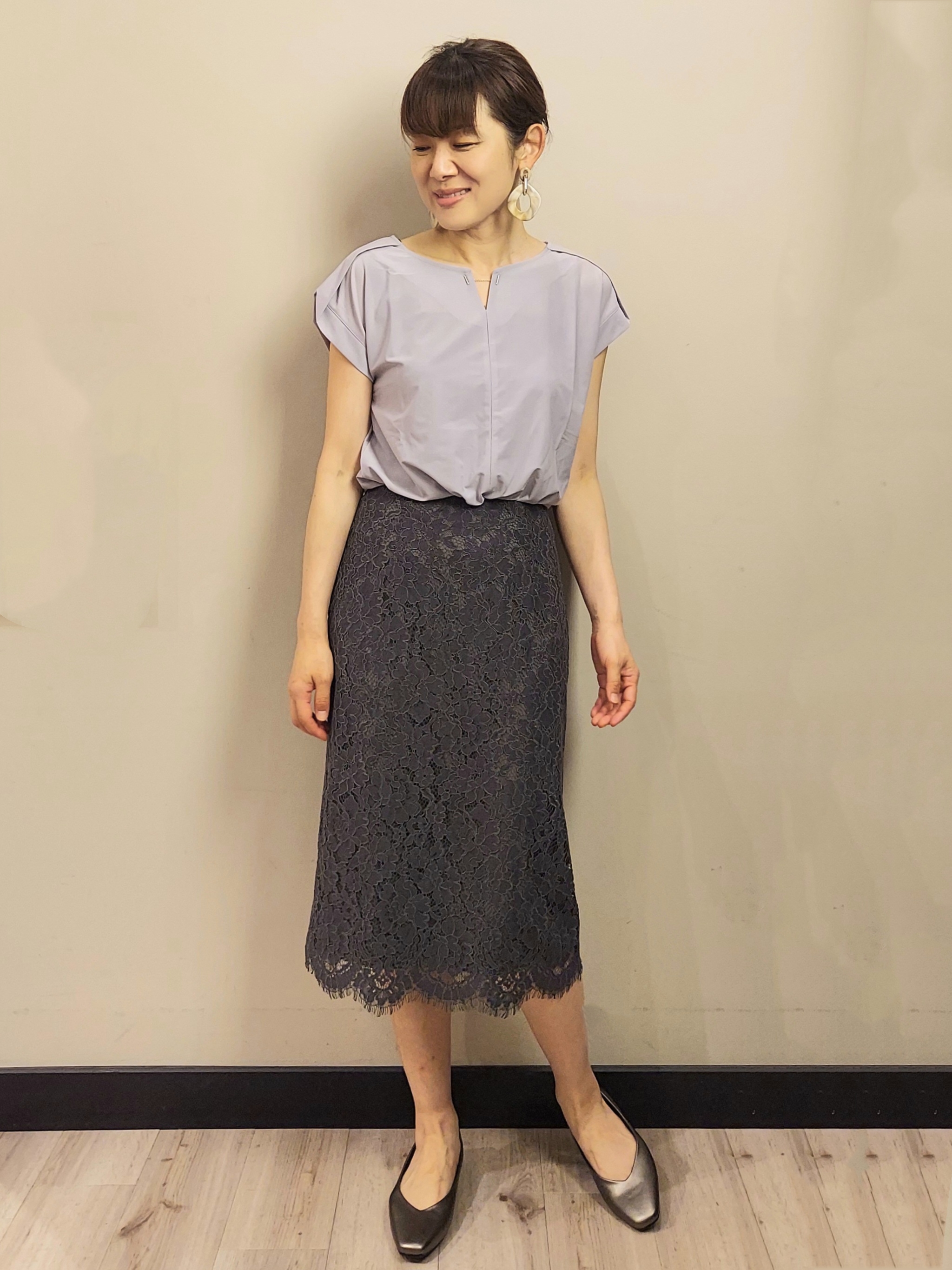 MAKIさんの「index｜【接触冷感】ひんやりキーネックフレンチトップス《洗濯機OK》」を使ったコーディネート