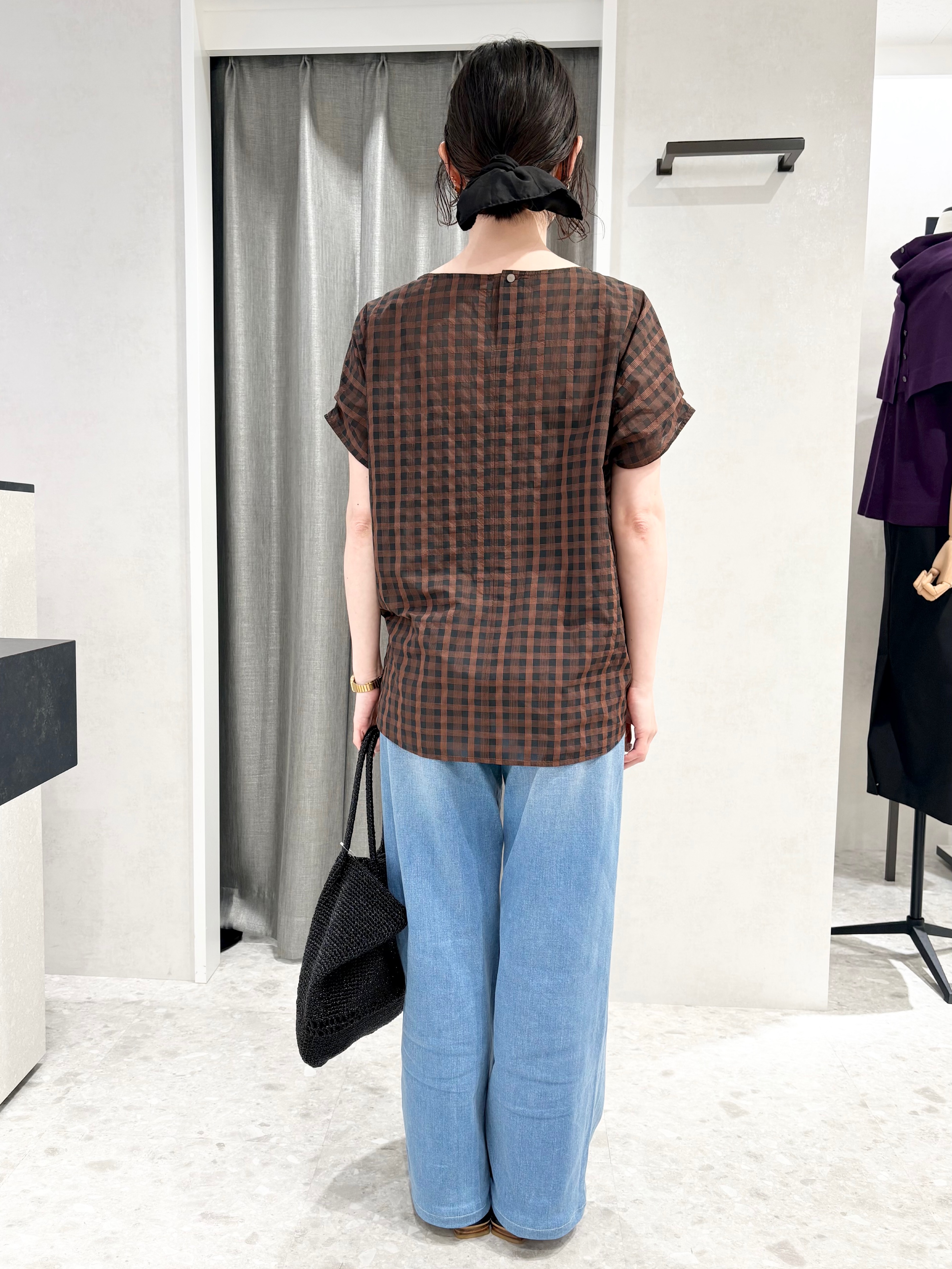 サオリさんの「UNTITLED｜シアーチェックブラウス」を使ったコーディネート