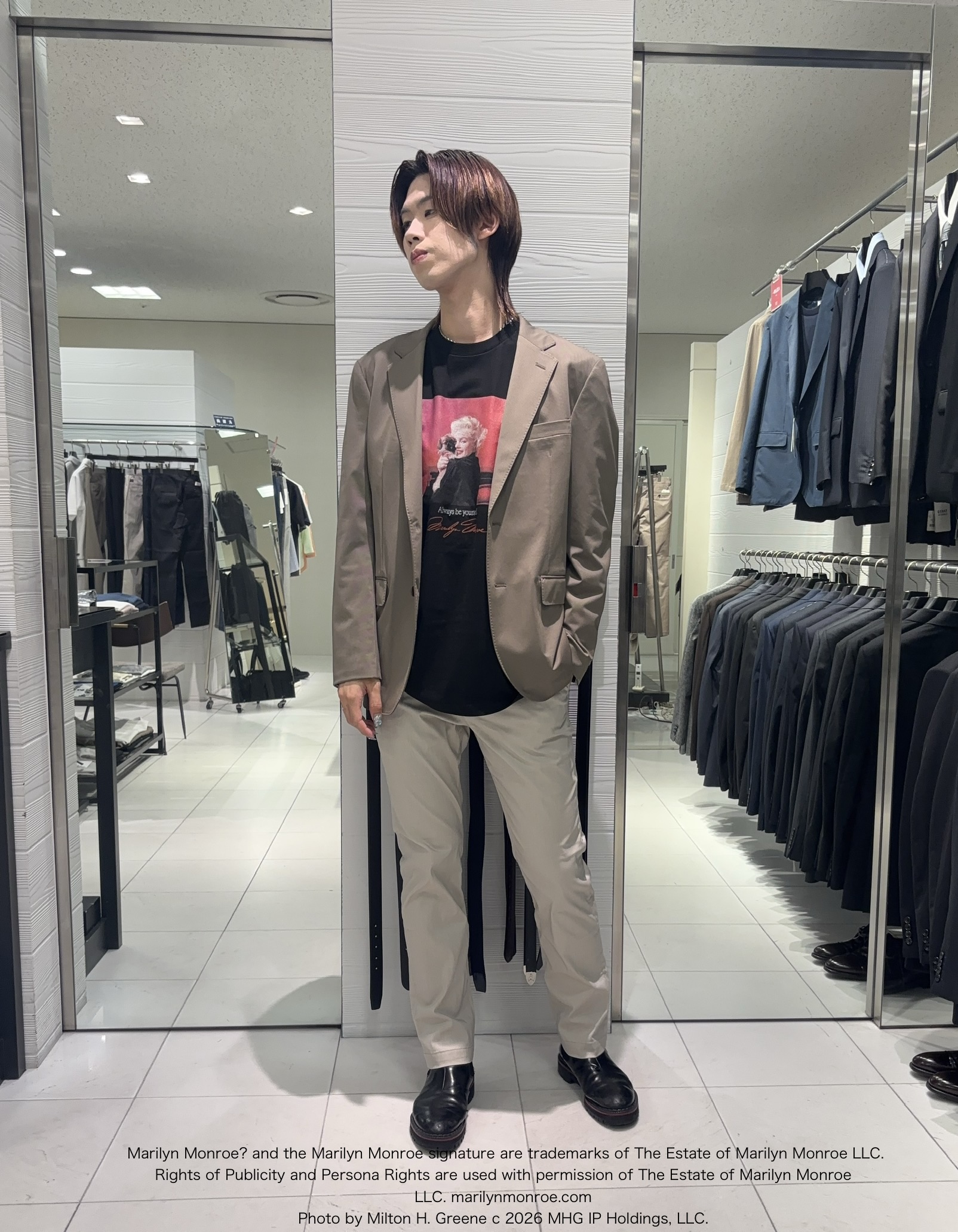 こうへいさんの「TAKEO KIKUCHI｜【ON／OFF兼用】サイドゴアウエスト オールシーズン ストレートパンツ」を使ったコーディネート