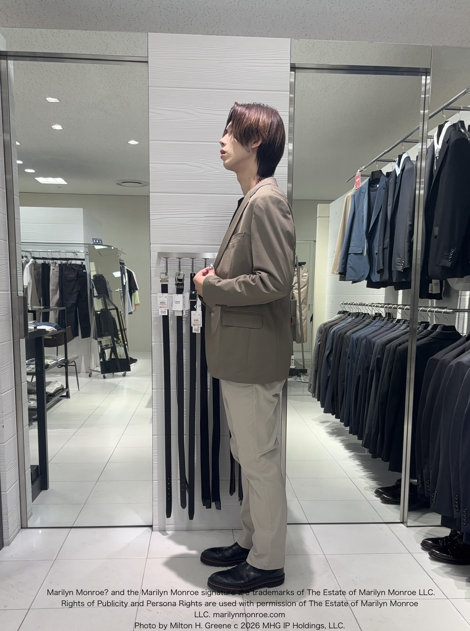 こうへいさんの「TAKEO KIKUCHI｜【ON／OFF兼用】サイドゴアウエスト オールシーズン ストレートパンツ」を使ったコーディネート