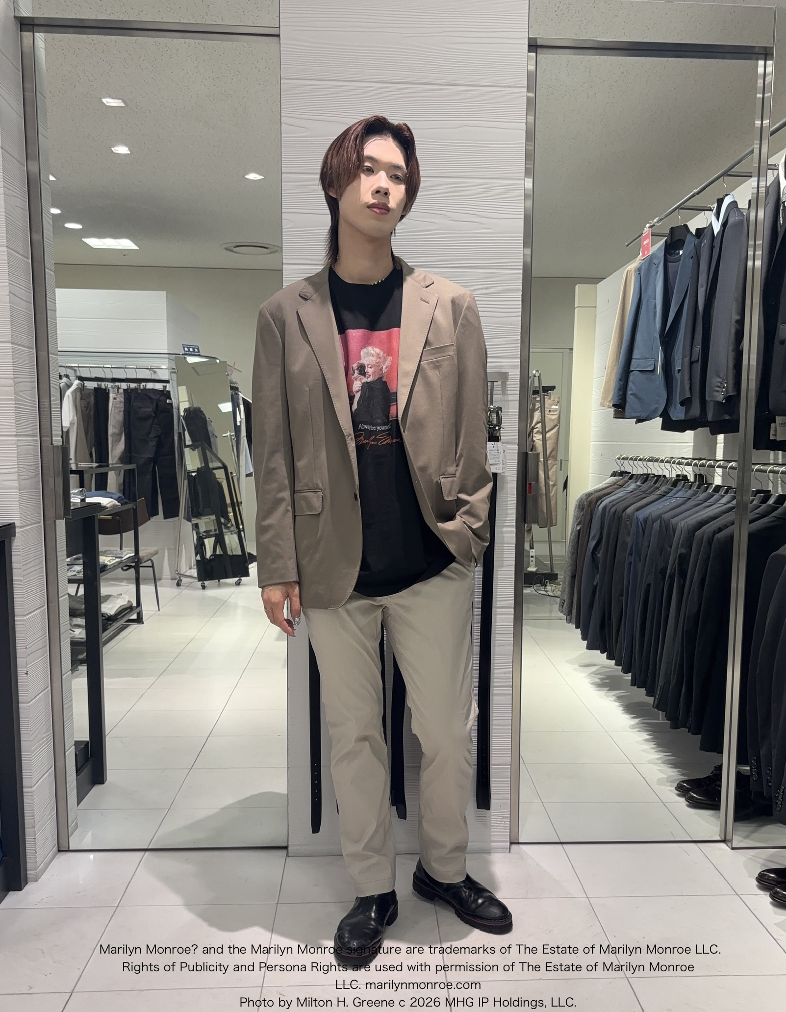 こうへいさんの「TAKEO KIKUCHI｜【ON／OFF兼用】サイドゴアウエスト オールシーズン ストレートパンツ」を使ったコーディネート