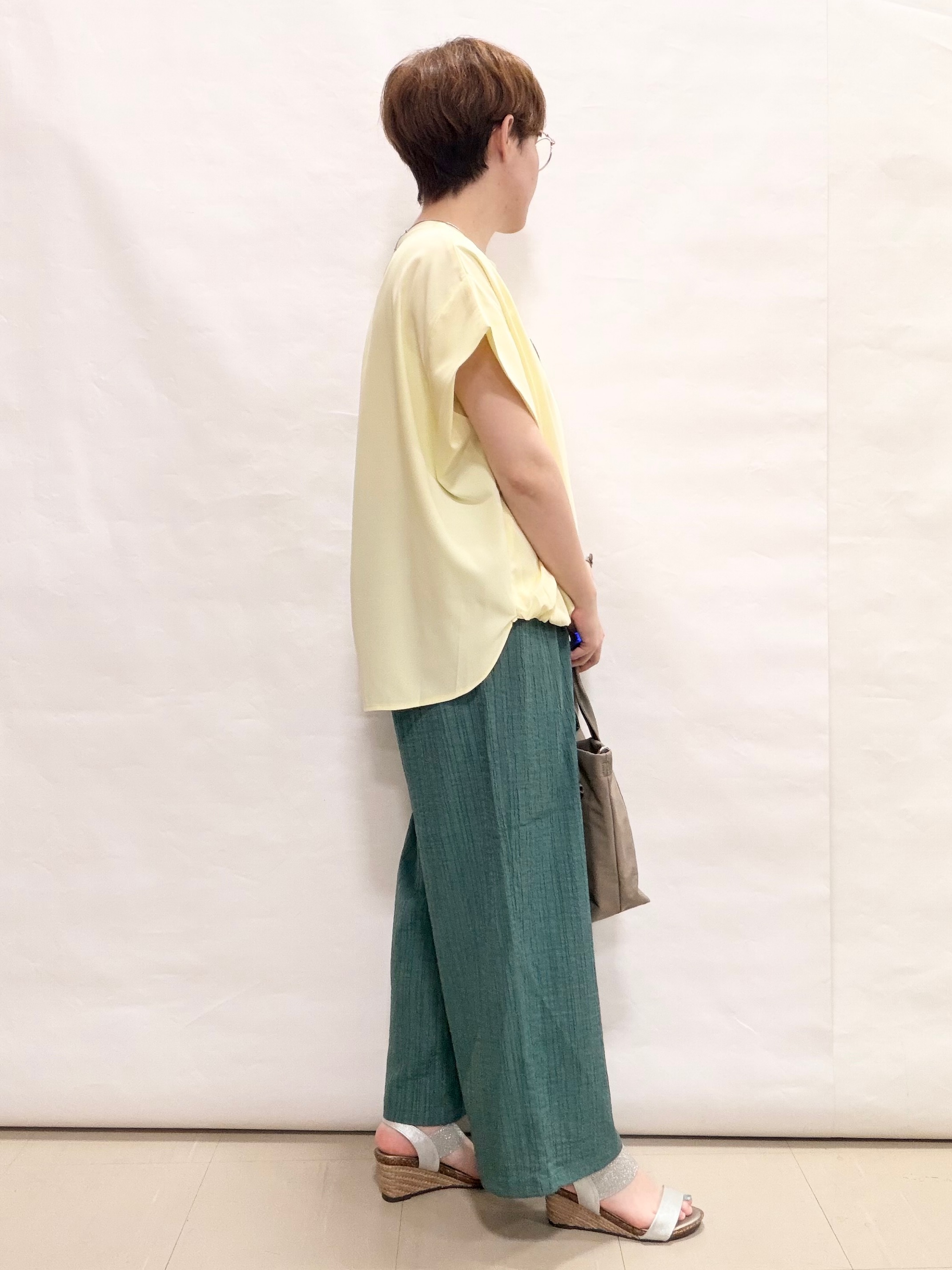 なっちゃんさんの「SHOO･LA･RUE｜【洗濯機可/体型カバー】インしてる風 ふんわり裾バルーントップス」を使ったコーディネート