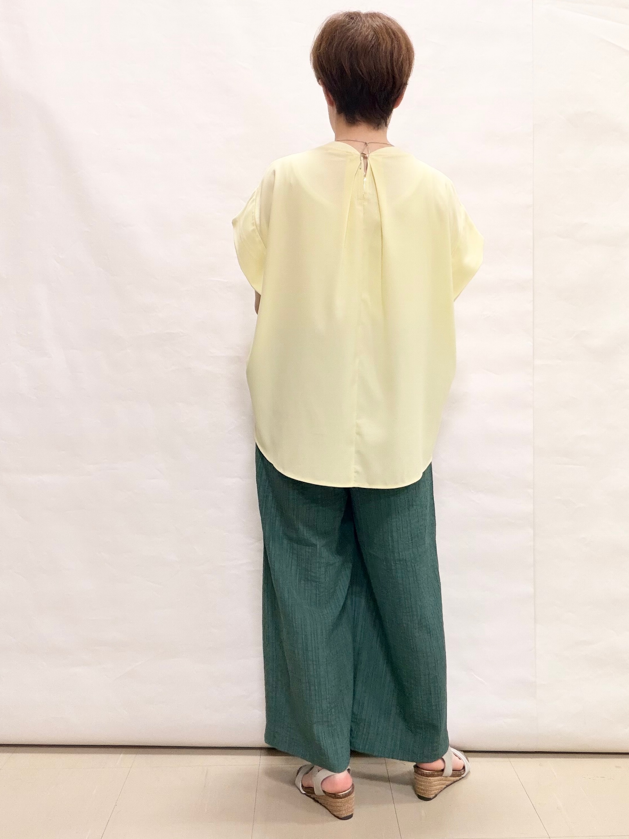なっちゃんさんの「SHOO･LA･RUE｜【洗濯機可/体型カバー】インしてる風 ふんわり裾バルーントップス」を使ったコーディネート