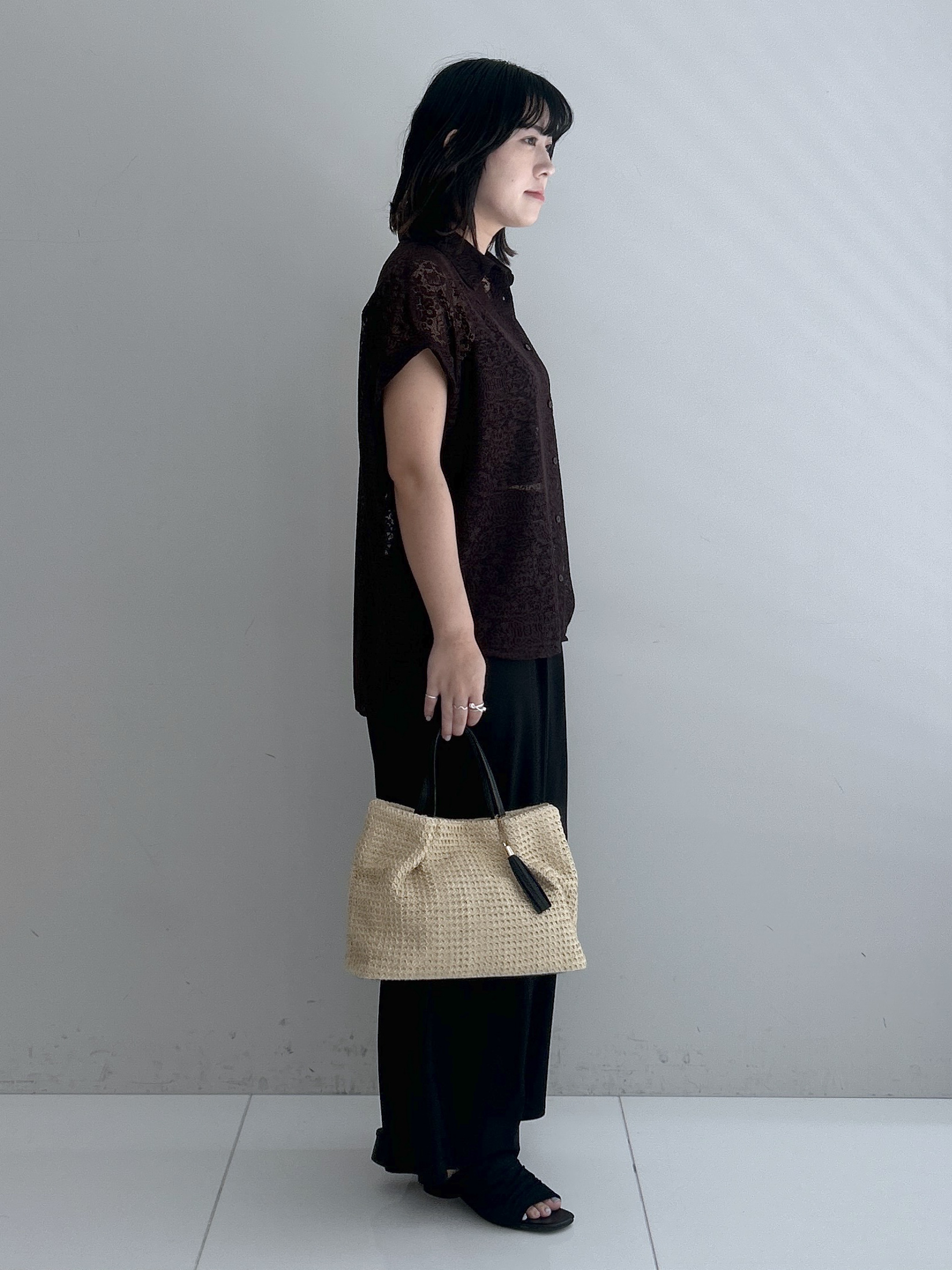 Hirokaさんの「grove｜【洗える・体型カバー】レースドルマンシャツ」を使ったコーディネート