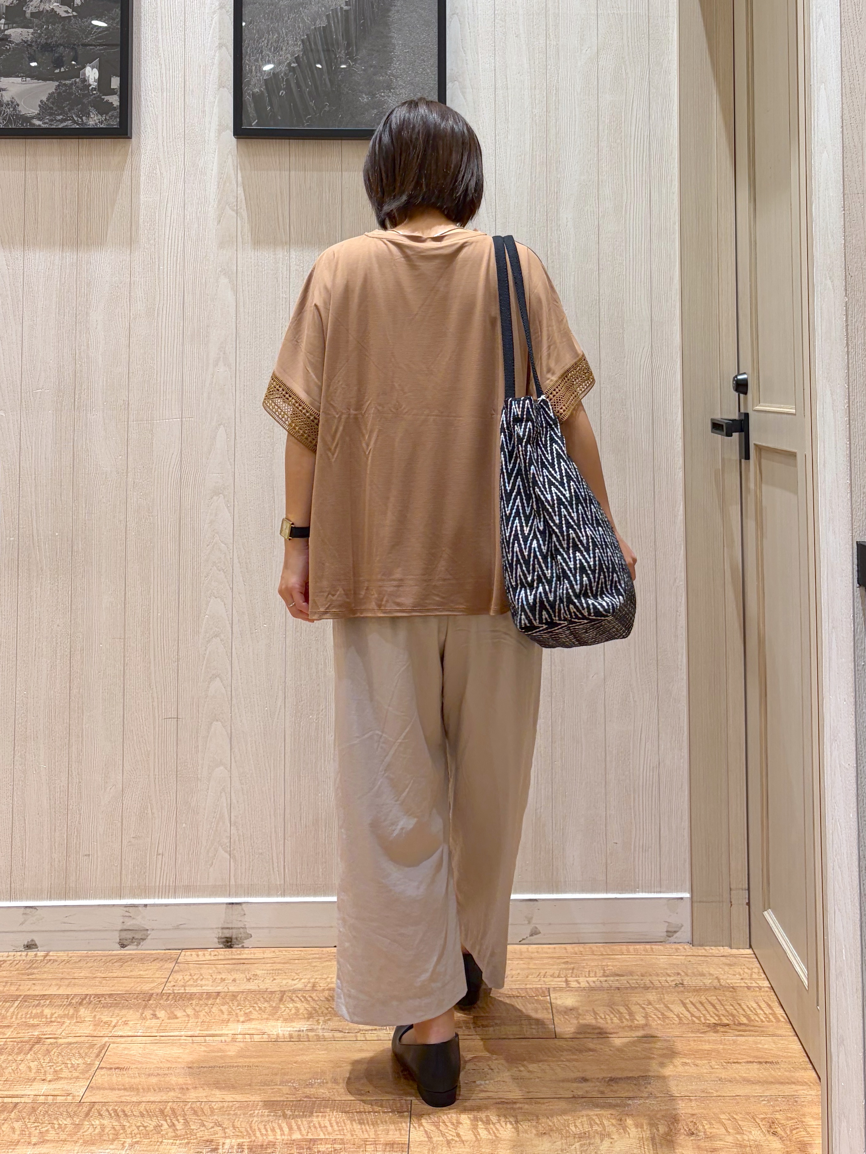 shirayuuuさんの「SHOO･LA･RUE｜【ひんやり/UV/体型カバー】ヒップ周りが隠せる お袖レースTシャツ」を使ったコーディネート