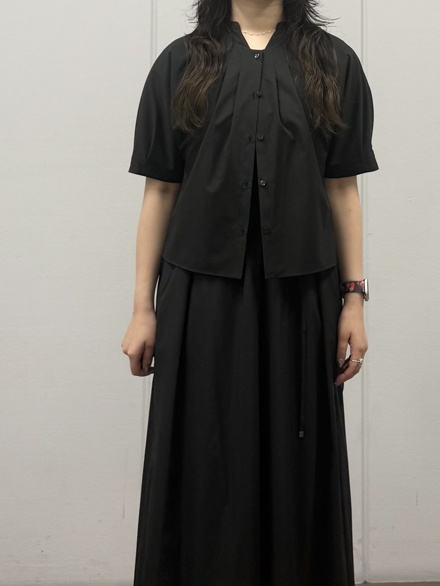 mizukiさんの「INDIVI｜【撥水／UVカット】タックデザインブラウス」を使ったコーディネート