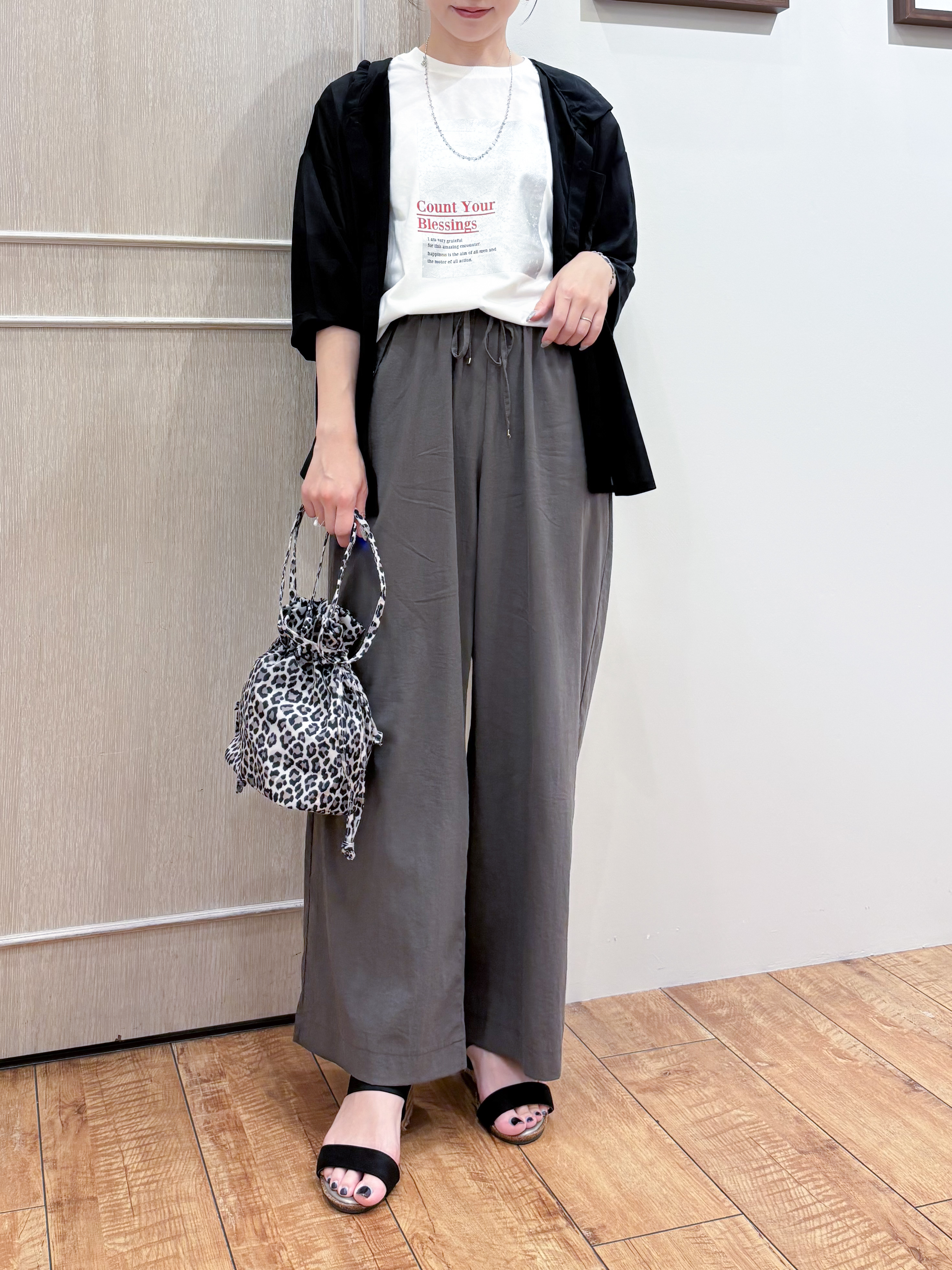 なみさんの「SHOO･LA･RUE｜【洗濯機可/体型カバー】程よい透け感の ゆるシア―シャツパーカ」を使ったコーディネート