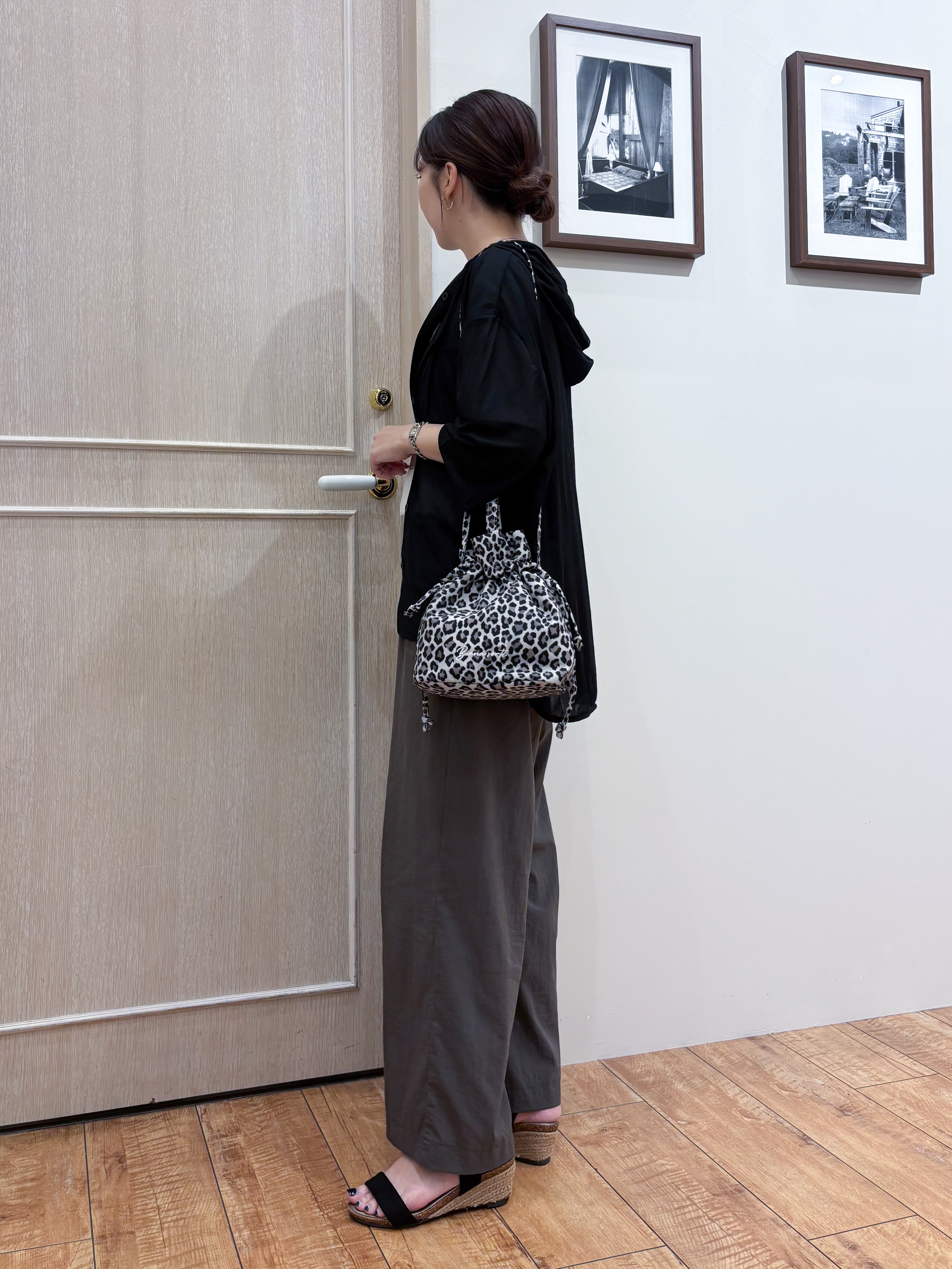 なみさんの「SHOO･LA･RUE｜【洗濯機可/体型カバー】程よい透け感の ゆるシア―シャツパーカ」を使ったコーディネート