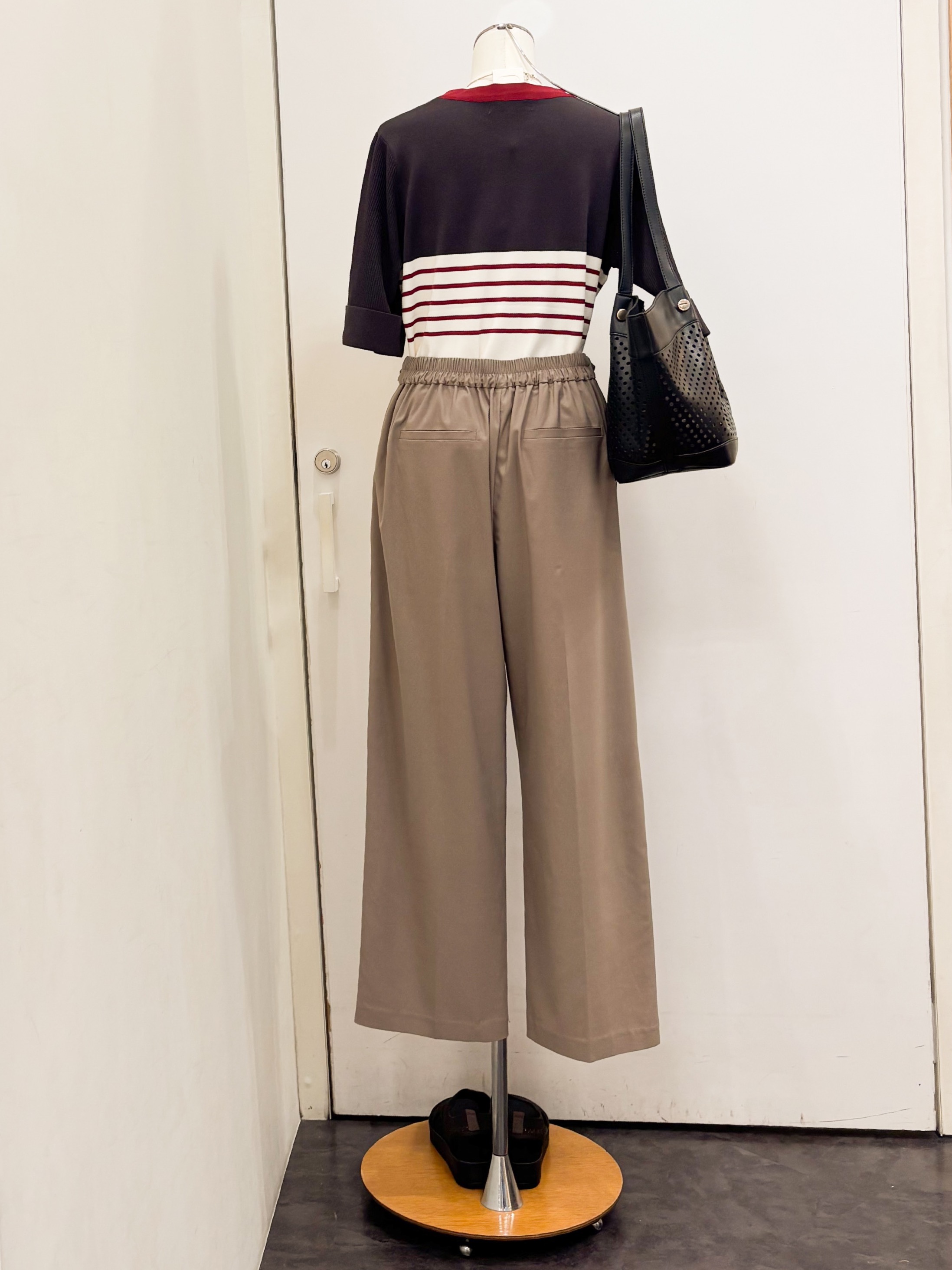 yukariさんの「grove｜新色追加！【シリーズ累計36万枚/名品ニット】やわらかドライタッチ 袖メッシュ編みニット」を使ったコーディネート