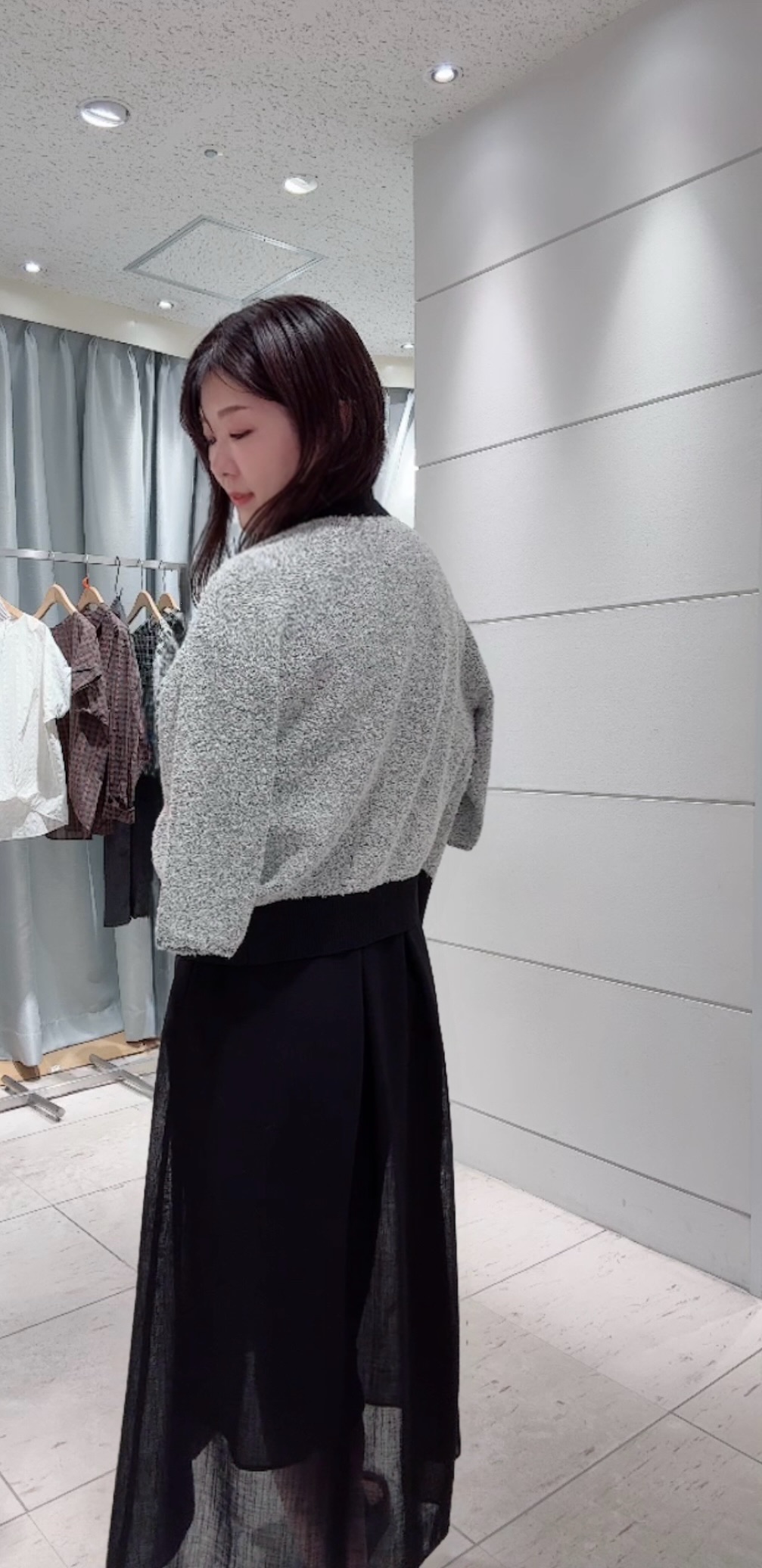 misaさんの「UNTITLED｜【通気性/前開きボタン】シアーVネックワンピース」を使ったコーディネート