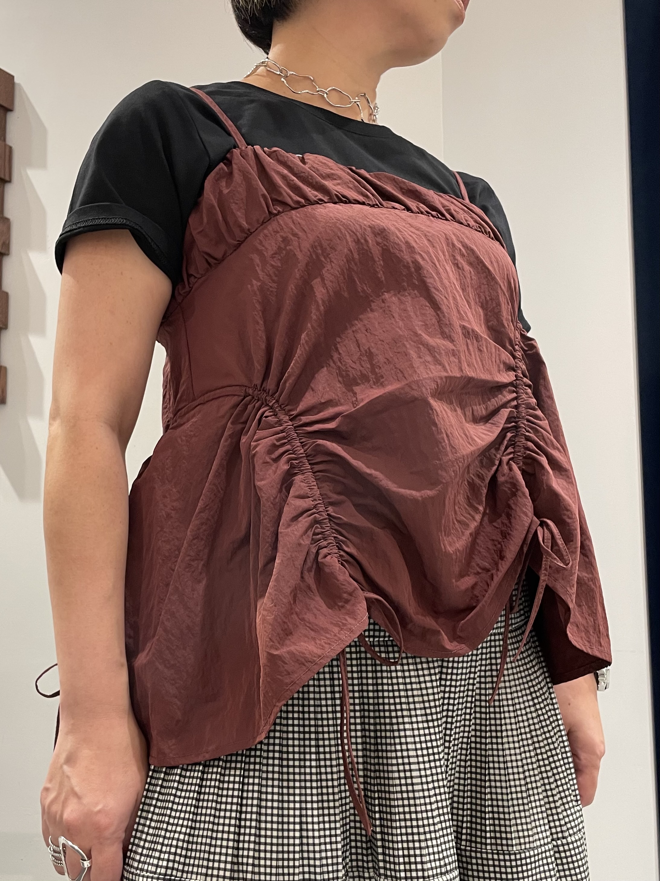 KOUさんの「INDIVI｜3DプリントロゴTシャツ」を使ったコーディネート