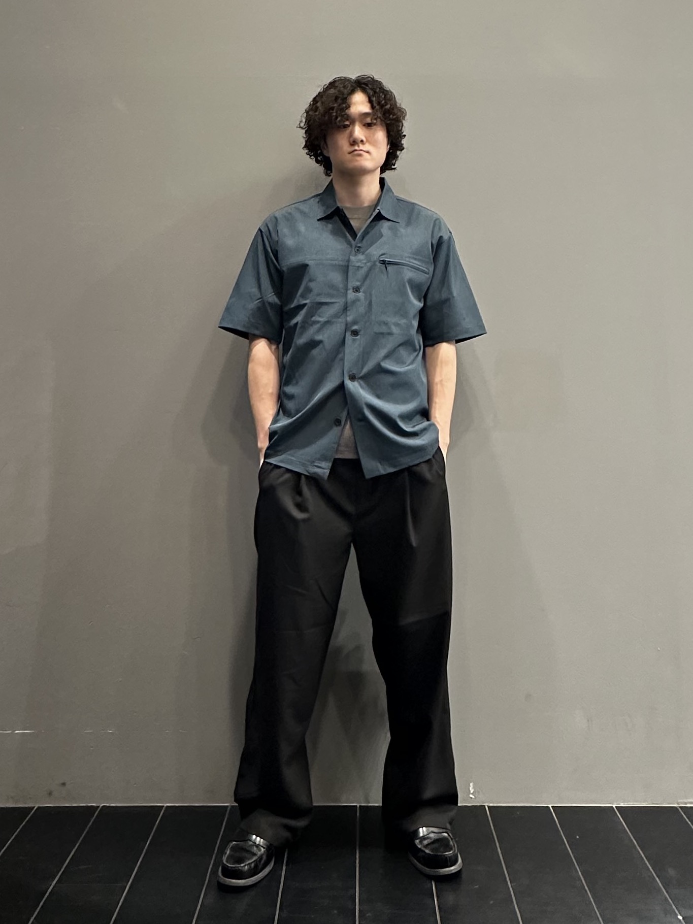 SHUさんの「THE SHOP TK｜【吸水速乾／接触冷感／防シワ／マシンウォッシャブル】ハイドロクール 半袖シャツ」を使ったコーディネート
