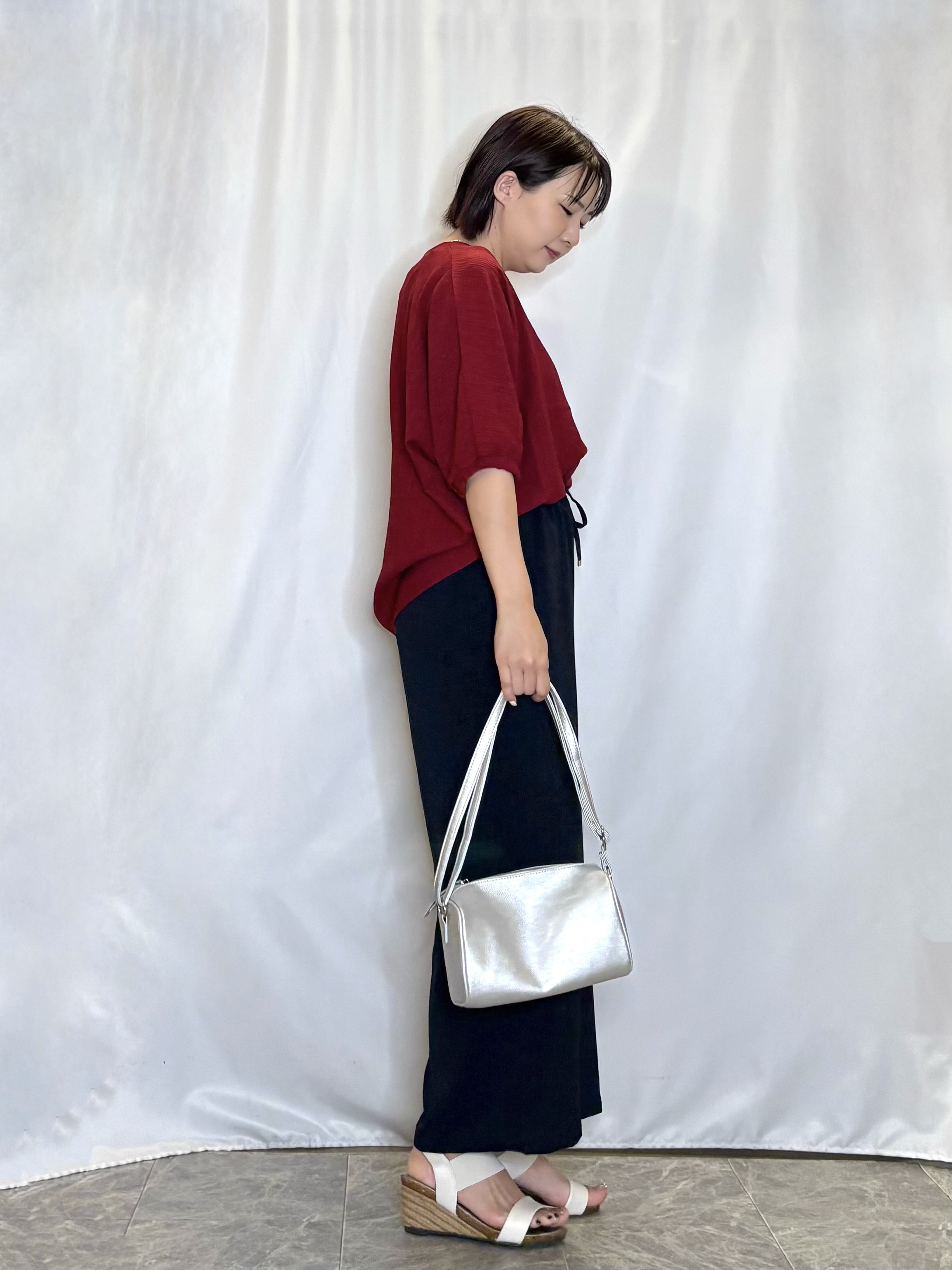 ネリさんの「SHOO･LA･RUE｜【インせず着られる/洗濯後しわになりにくい】しぼしぼドルマンブラウス」を使ったコーディネート