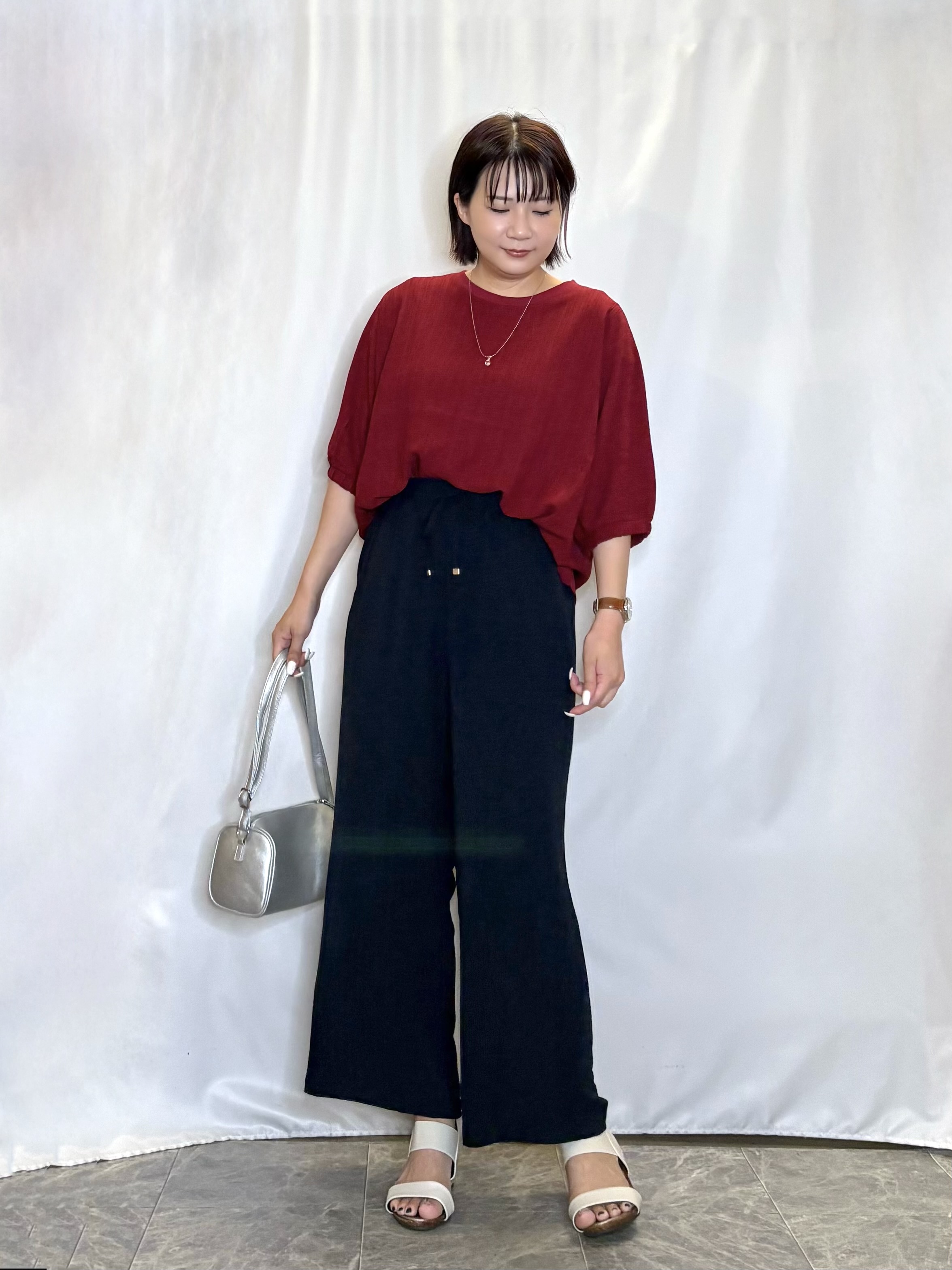 ネリさんの「SHOO･LA･RUE｜【インせず着られる/洗濯後しわになりにくい】しぼしぼドルマンブラウス」を使ったコーディネート