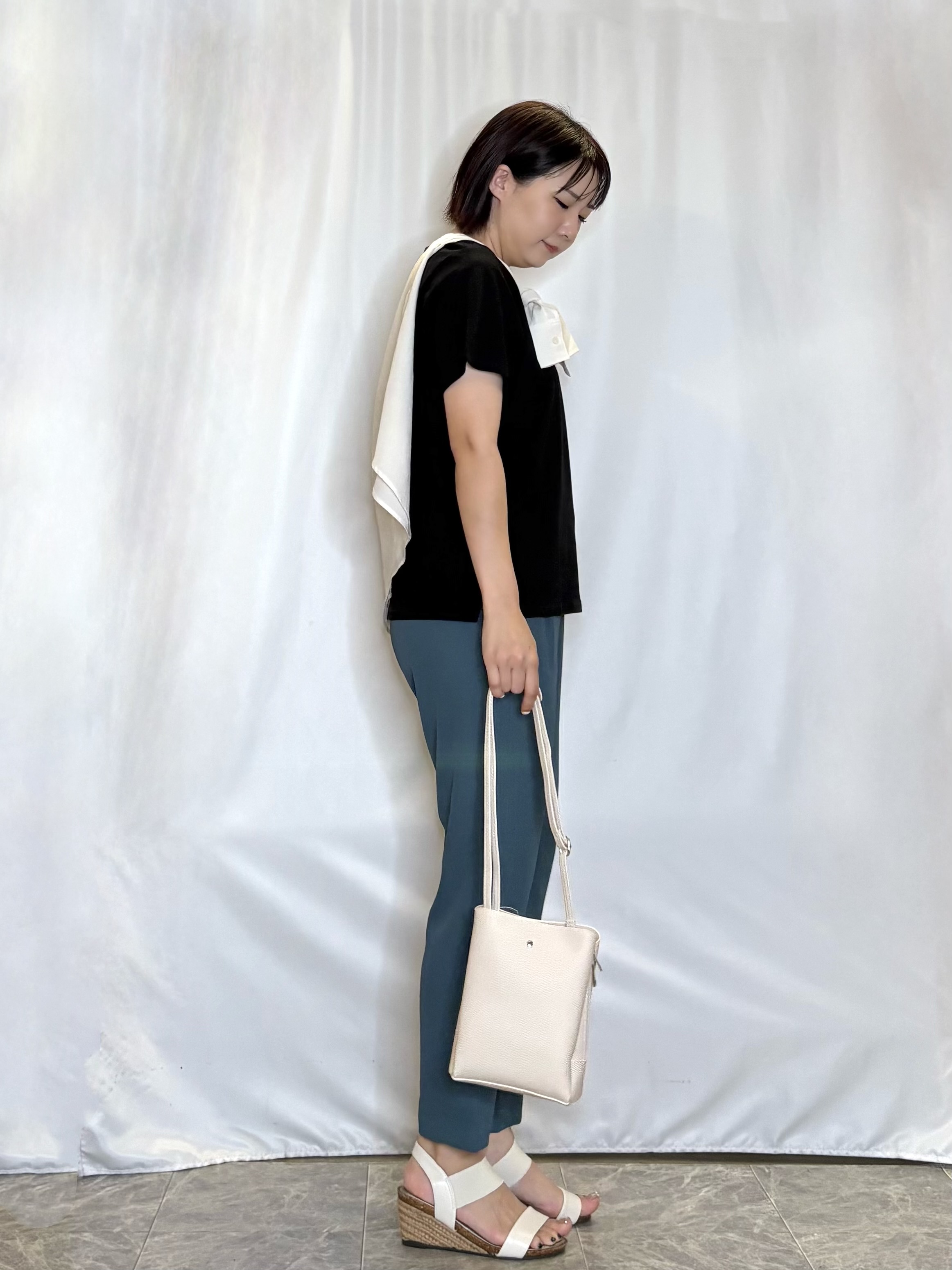 ネリさんの「SHOO･LA･RUE｜【通気性〇/S-LL/洗濯機可】大人のきちんとベーシックシャツ」を使ったコーディネート