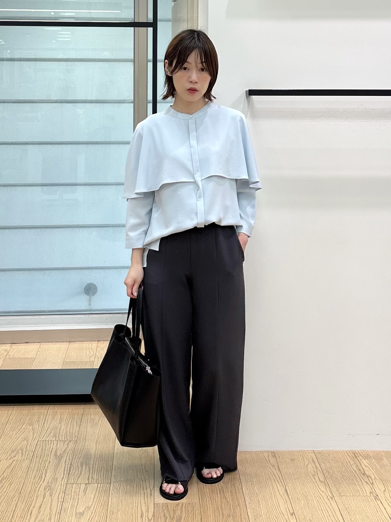 asamiさんの「INDIVI｜【新作登場！着る日傘】 ケープ風ブラウス」を使ったコーディネート