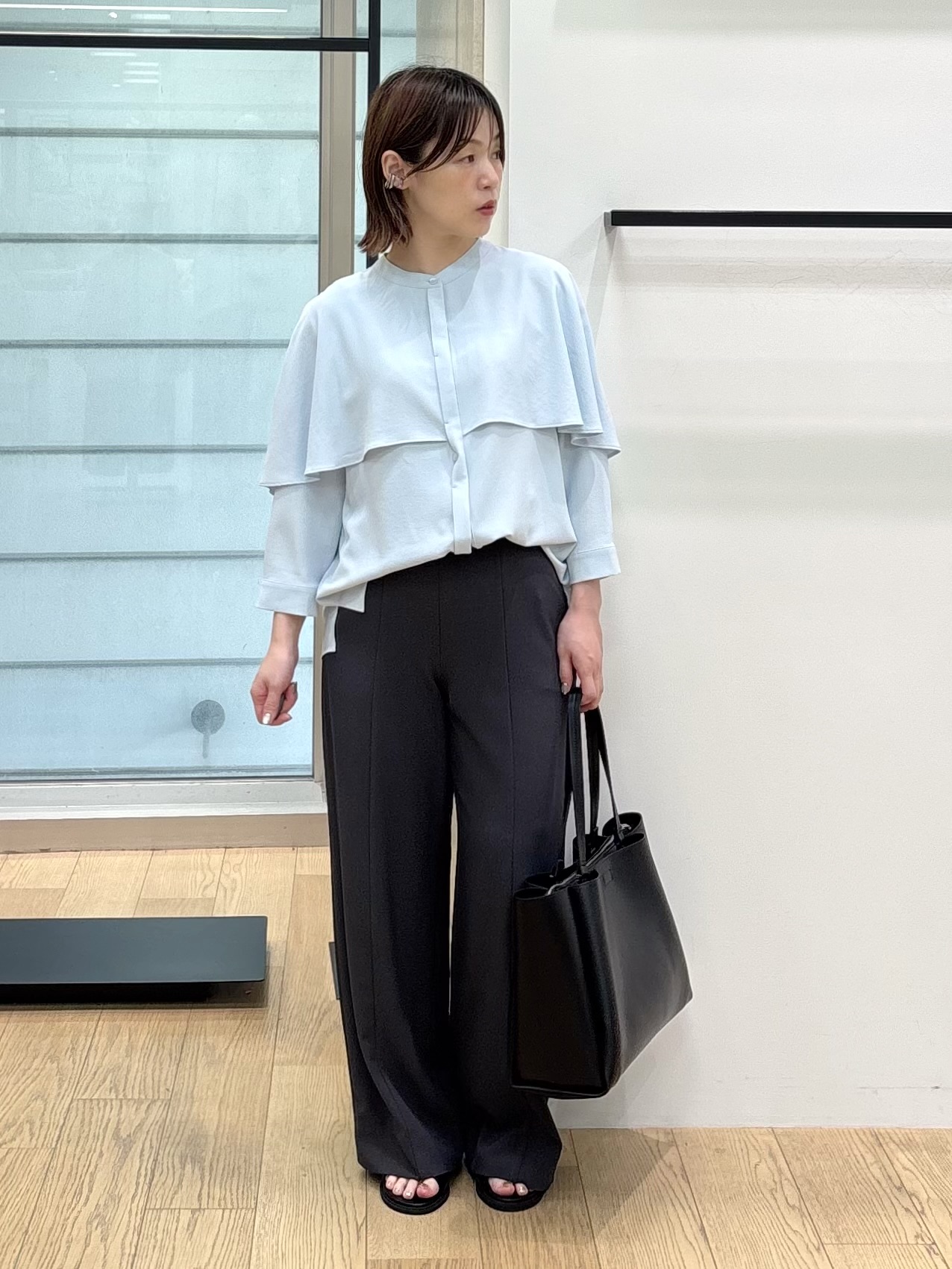 asamiさんの「INDIVI｜【新作登場！着る日傘】 ケープ風ブラウス」を使ったコーディネート
