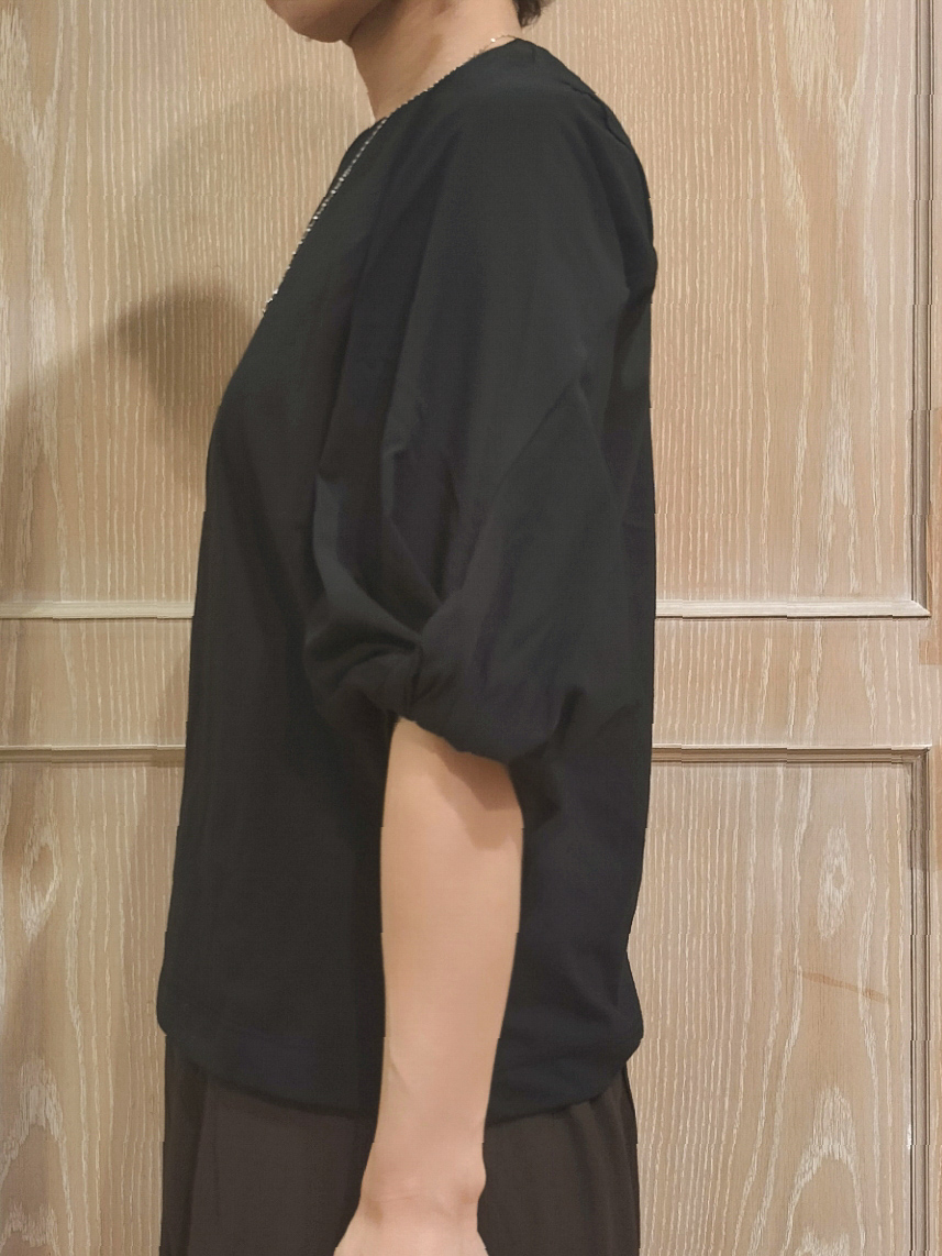 YUKIさんの「SHOO･LA･RUE｜Tシャツ以上ブラウス未満 ツイストスリーブの上品トップス」を使ったコーディネート