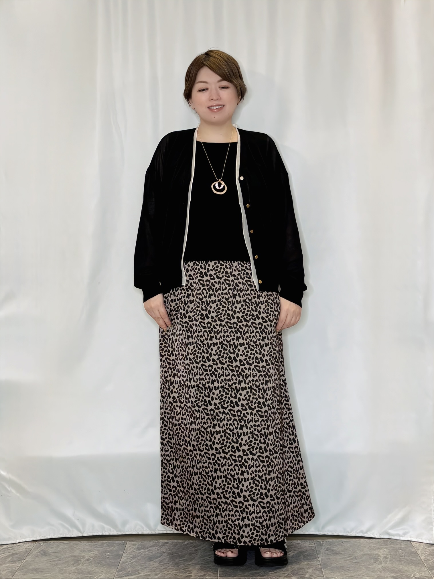 たみさんの「SHOO･LA･RUE｜【洗濯機可/S-LL】配色シフォン襟でサマ見え 上品シアーカーディガン」を使ったコーディネート