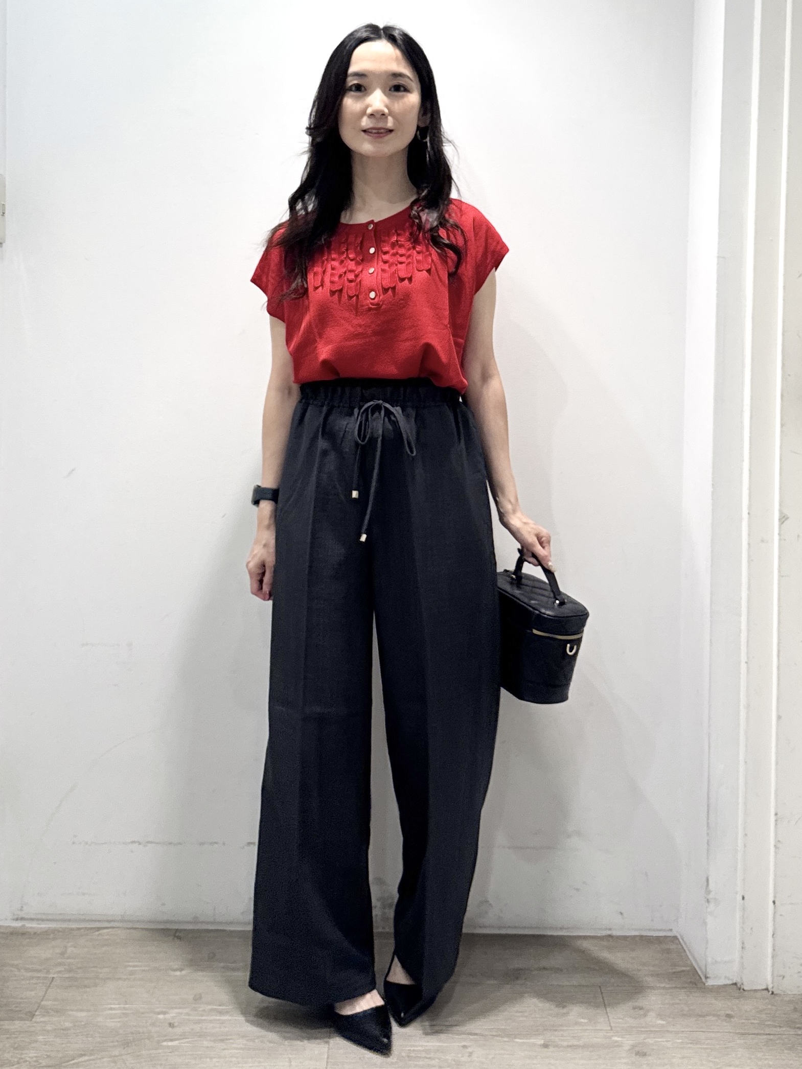 yuicciさんの「OPAQUE.CLIP｜ウエストサテンワイドパンツ【洗濯機OK／イージーアイロン】」を使ったコーディネート