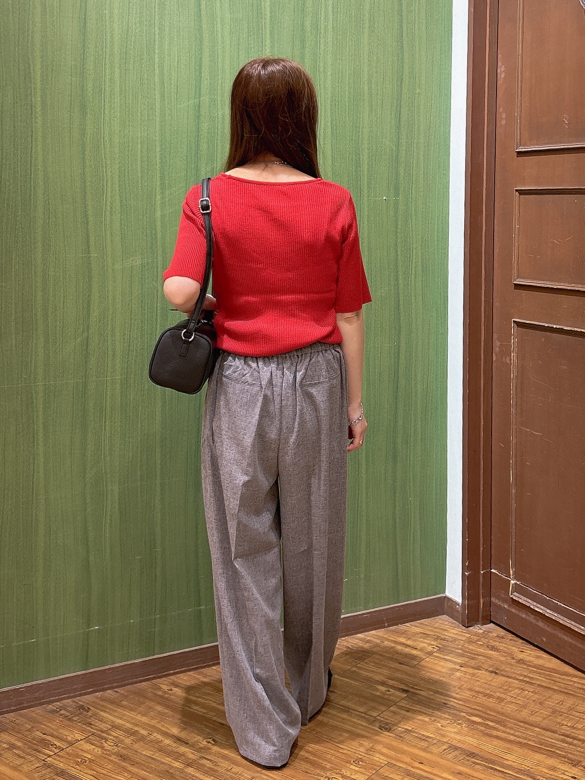 かおりさんの「SHOO･LA･RUE｜【毛玉になりにくい/洗濯機可/S-LL】お顔まわりをシャープに。5分袖スクエアトップス」を使ったコーディネート