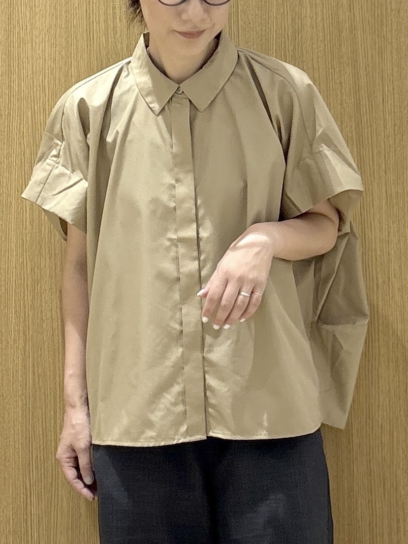 たけねぇさんの「OPAQUE.CLIP｜タックニュアンスフォルムシャツ【洗濯機OK】」を使ったコーディネート