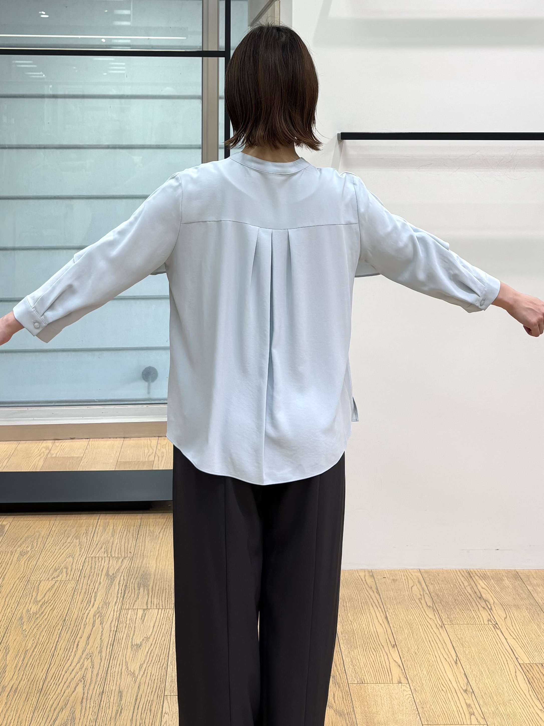 asamiさんの「INDIVI｜【新作登場！着る日傘】 ケープ風ブラウス」を使ったコーディネート