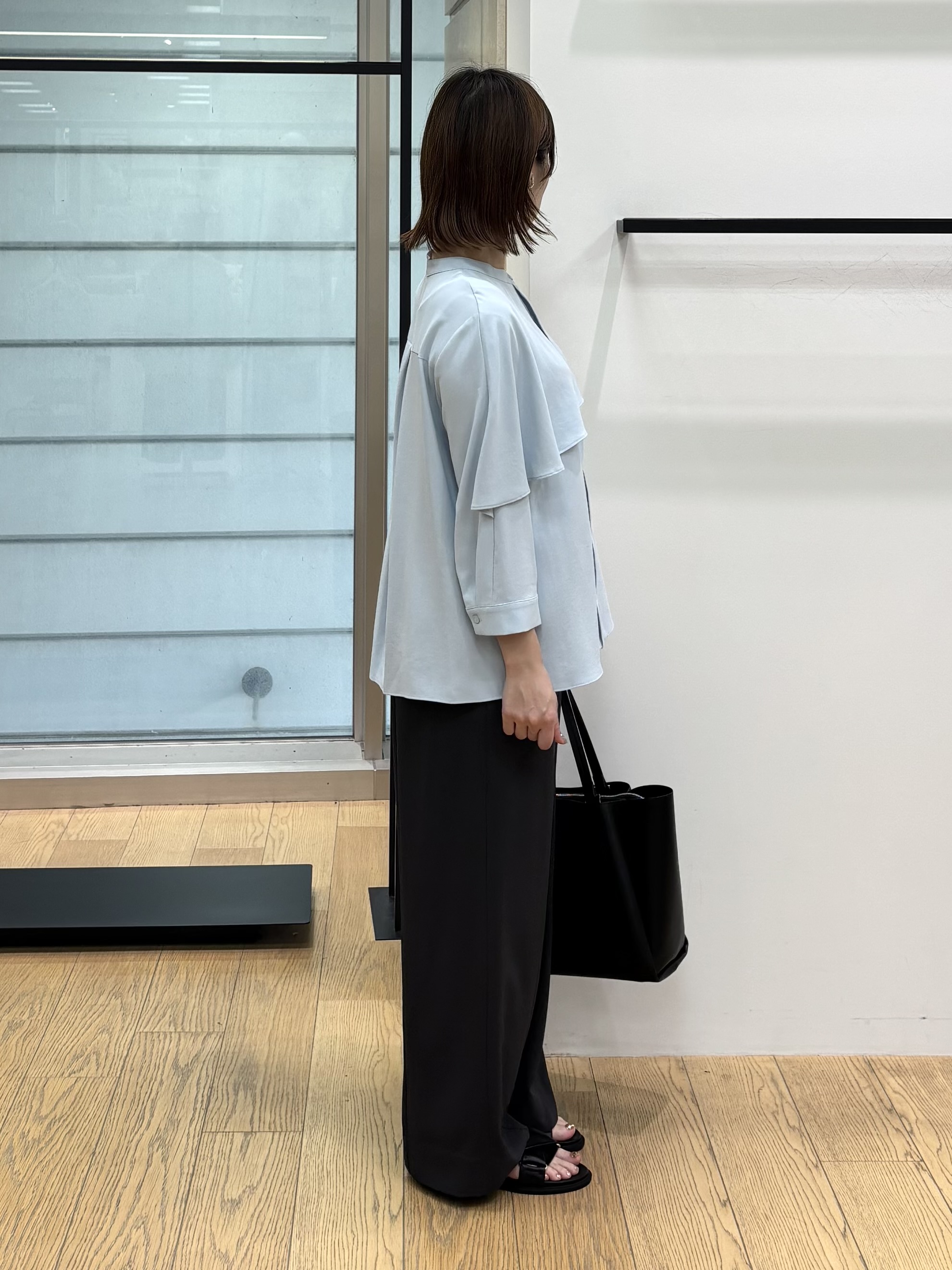 asamiさんの「INDIVI｜【新作登場！着る日傘】 ケープ風ブラウス」を使ったコーディネート