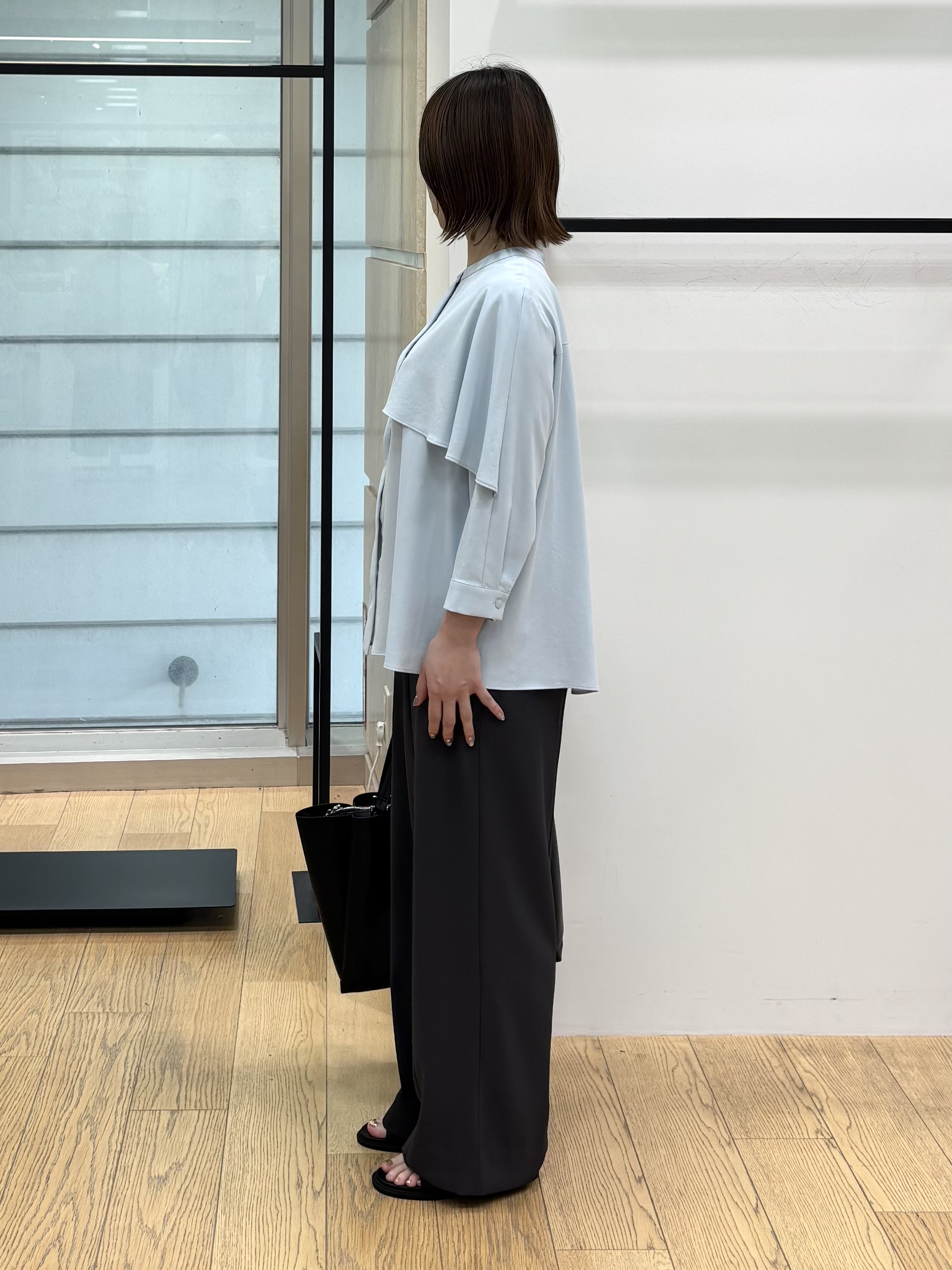 asamiさんの「INDIVI｜【新作登場！着る日傘】 ケープ風ブラウス」を使ったコーディネート