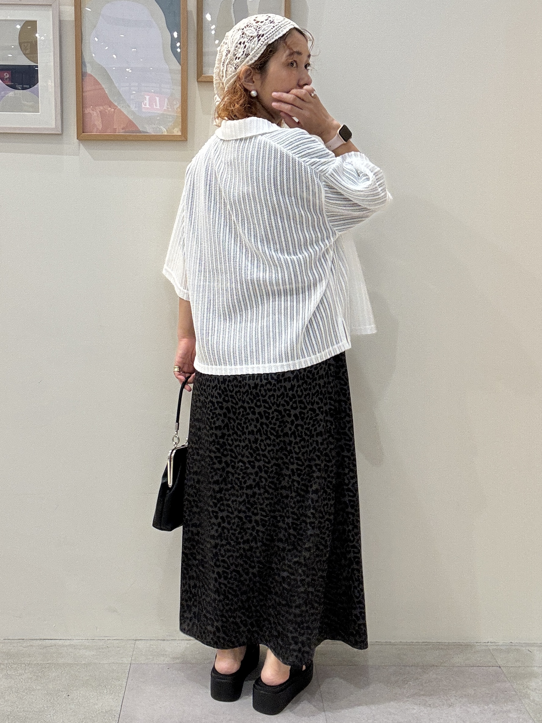 たけぴさんの「SHOO･LA･RUE｜【洗濯機可/S-LL】軽やかで涼しげな 透かしレース風前開きシャツ」を使ったコーディネート