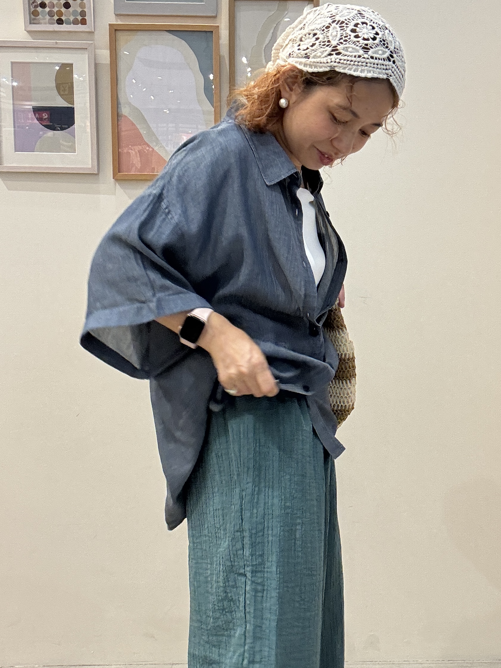 たけぴさんの「SHOO･LA･RUE｜【S-LL/洗濯機可/綿100%】やわらかシアーデニム 5分袖ポケットシャツ」を使ったコーディネート