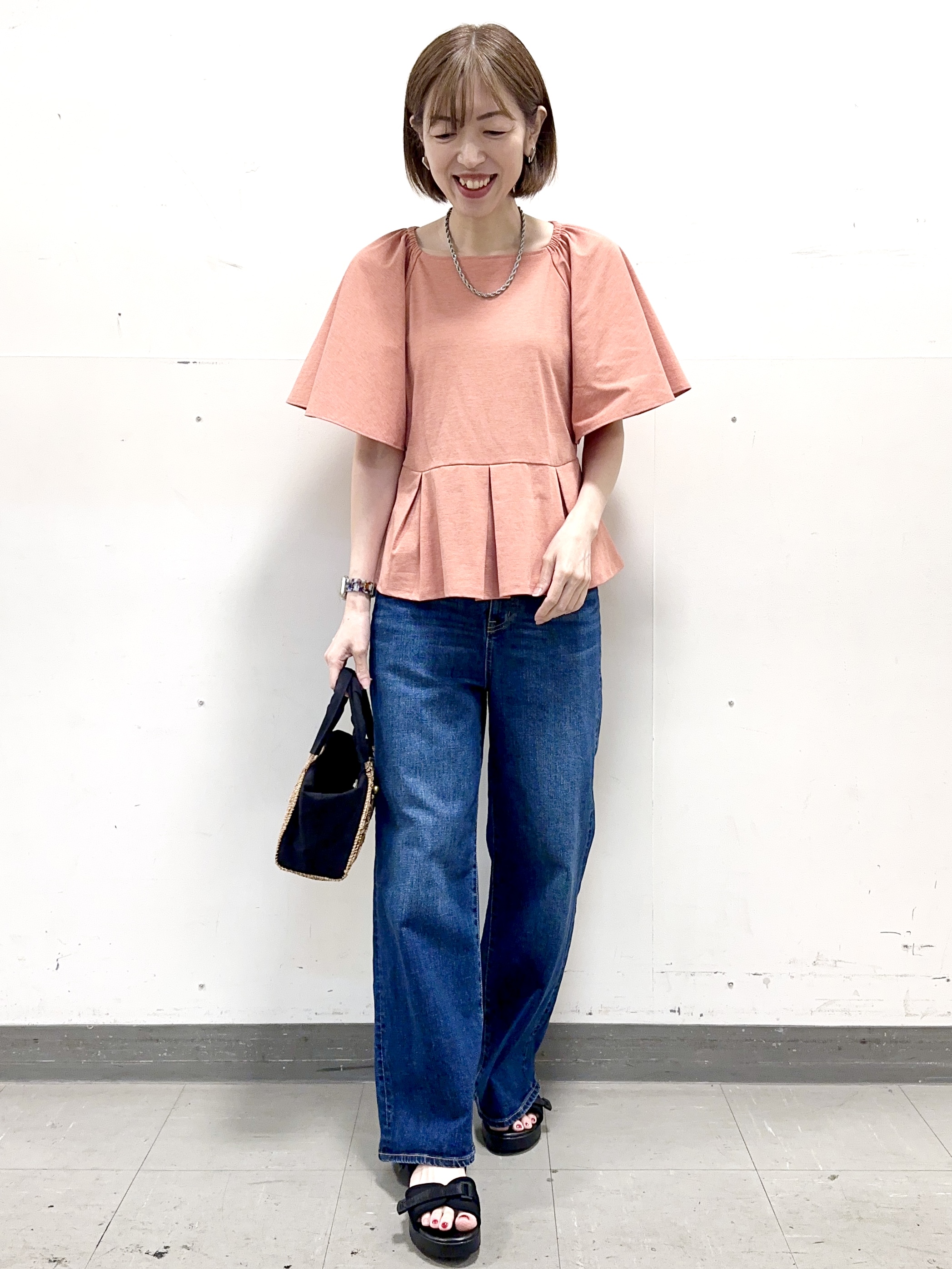イト子さんの「Reflect｜【UVカット／接触冷感／吸水速乾】フレアスリーブペプラムカットソー」を使ったコーディネート