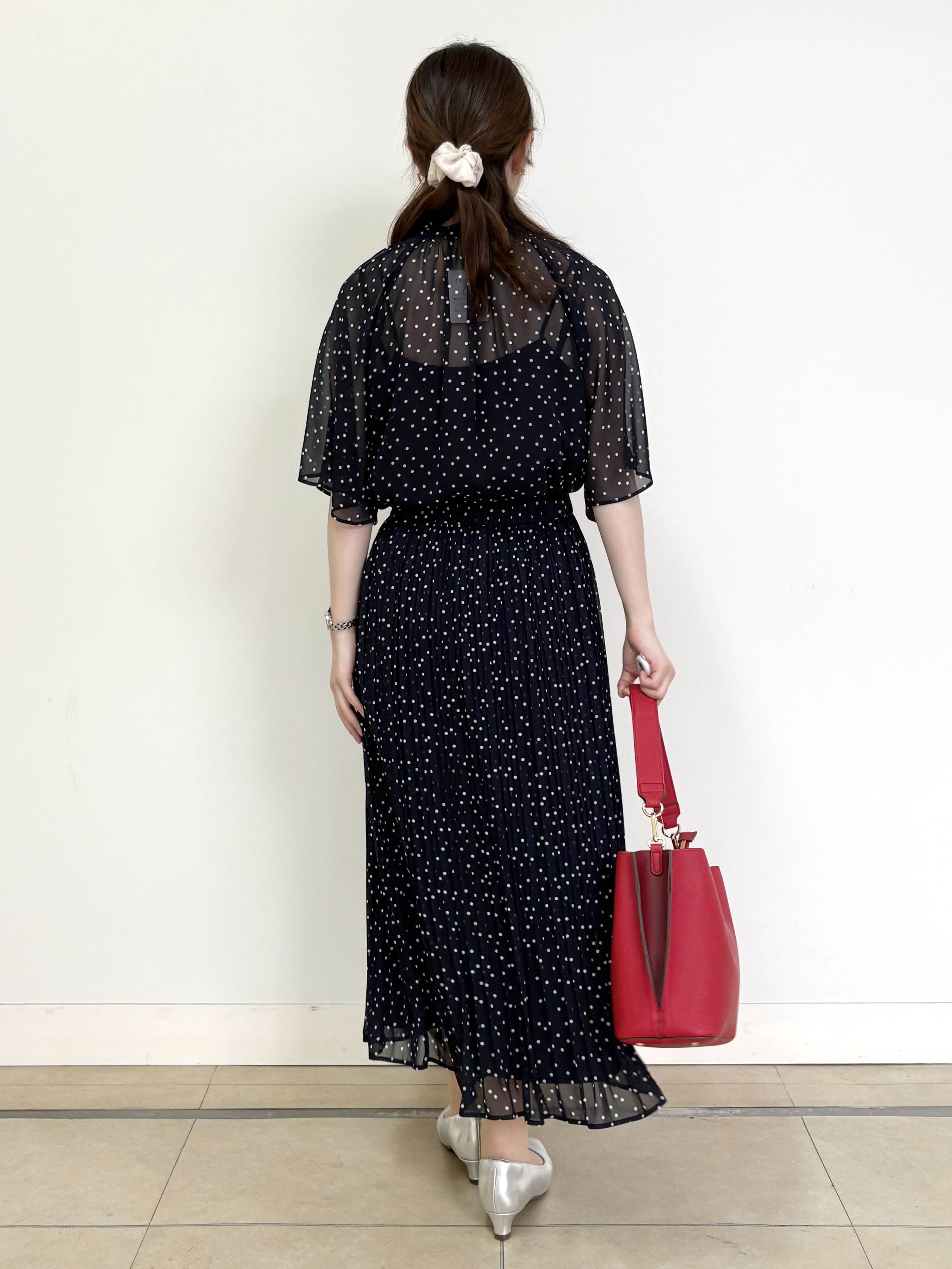 mikiさんの「Reflect｜【セットアップ／手洗い可】ドット柄シアーブラウス」を使ったコーディネート