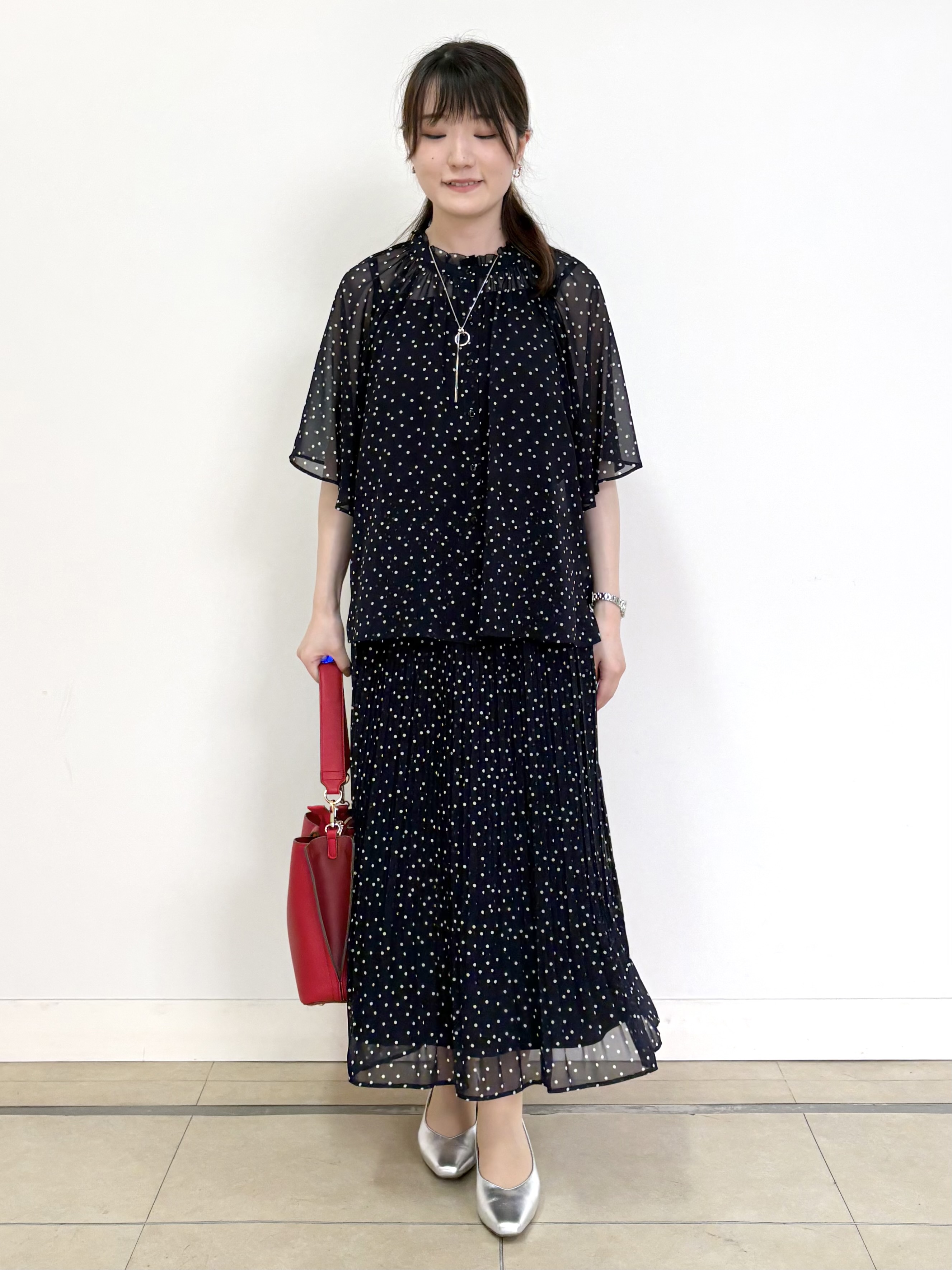 mikiさんの「Reflect｜【セットアップ／手洗い可】ドット柄シアーブラウス」を使ったコーディネート