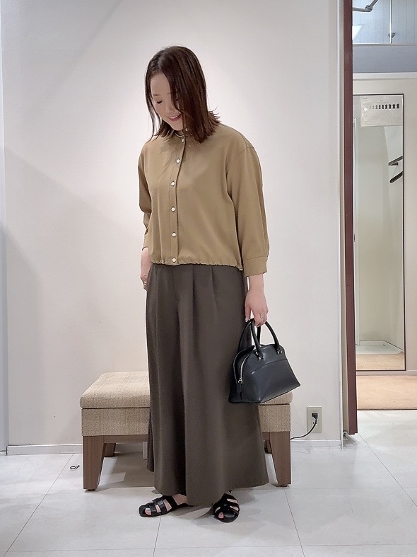 YUIさんの「UNTITLED｜【セットアップ可/UVカット/接触冷感】エアリークールドロストシャツ」を使ったコーディネート
