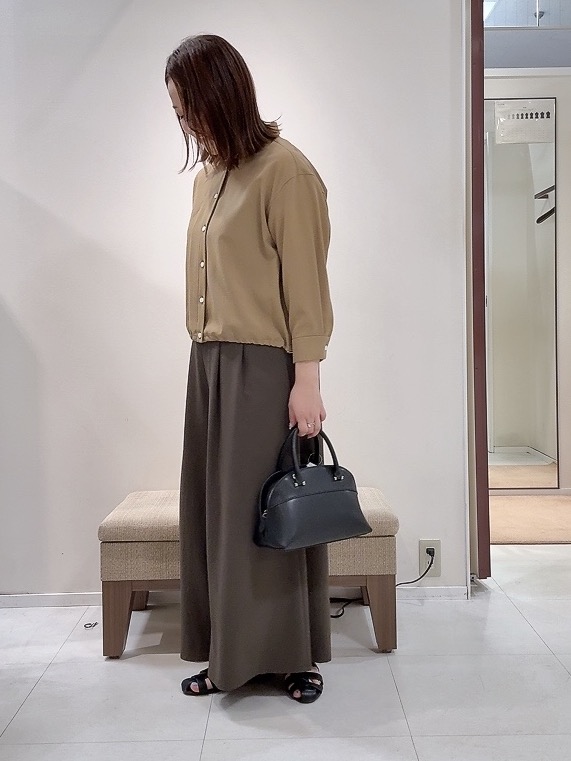 YUIさんの「UNTITLED｜【セットアップ可/UVカット/接触冷感】エアリークールドロストシャツ」を使ったコーディネート