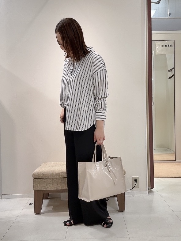 YUIさんの「UNTITLED｜ストライプシャツ」を使ったコーディネート